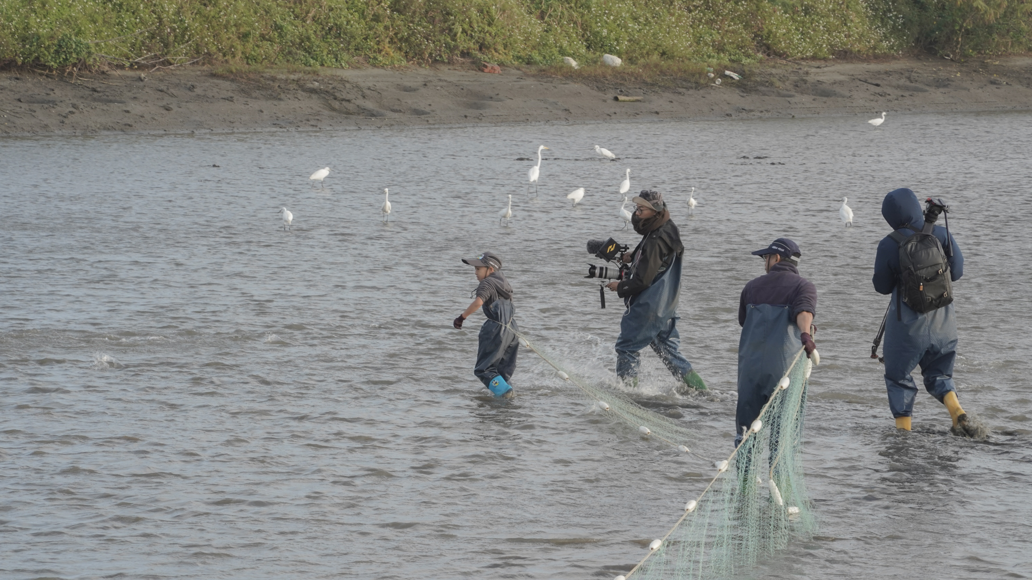 台灣紀錄片攝製團隊規模雖小，卻能呈現多元的題材和價值。（大逆光影音提供）