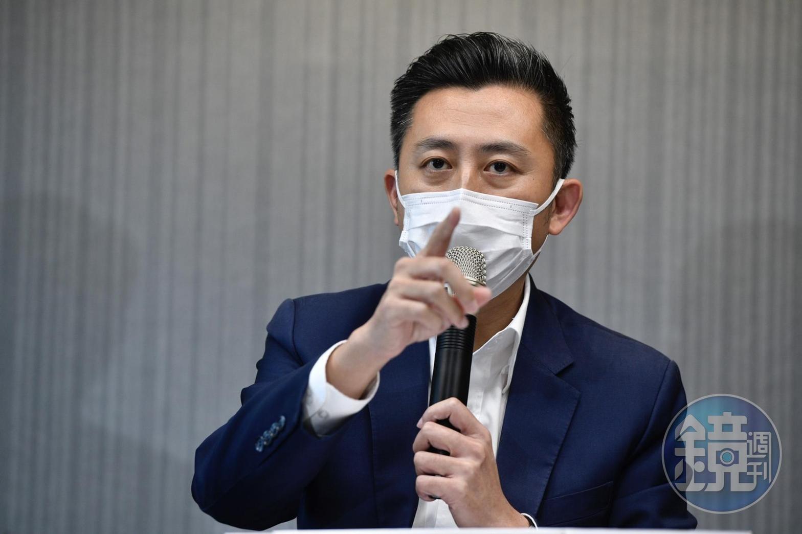 「鄉民女神QN」黃瓊慧昨天po文聲援林智堅(圖),認為這已是一個以學術論文加以包裝的政治操作,「正在集體霸凌林智堅」。