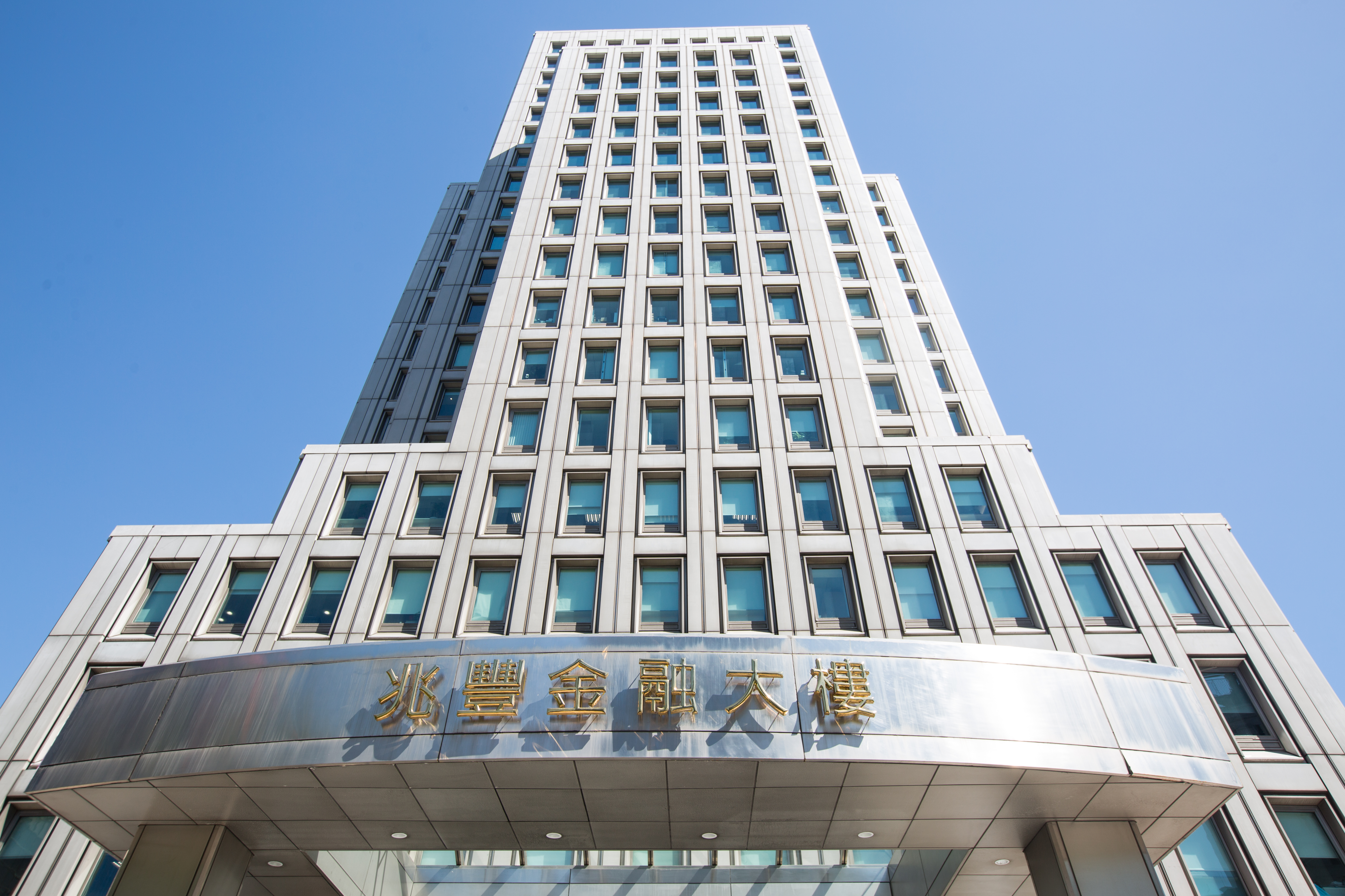 小車不藏私分享，自己最偏愛的存股標的就是華南金、合庫金及兆豐金。