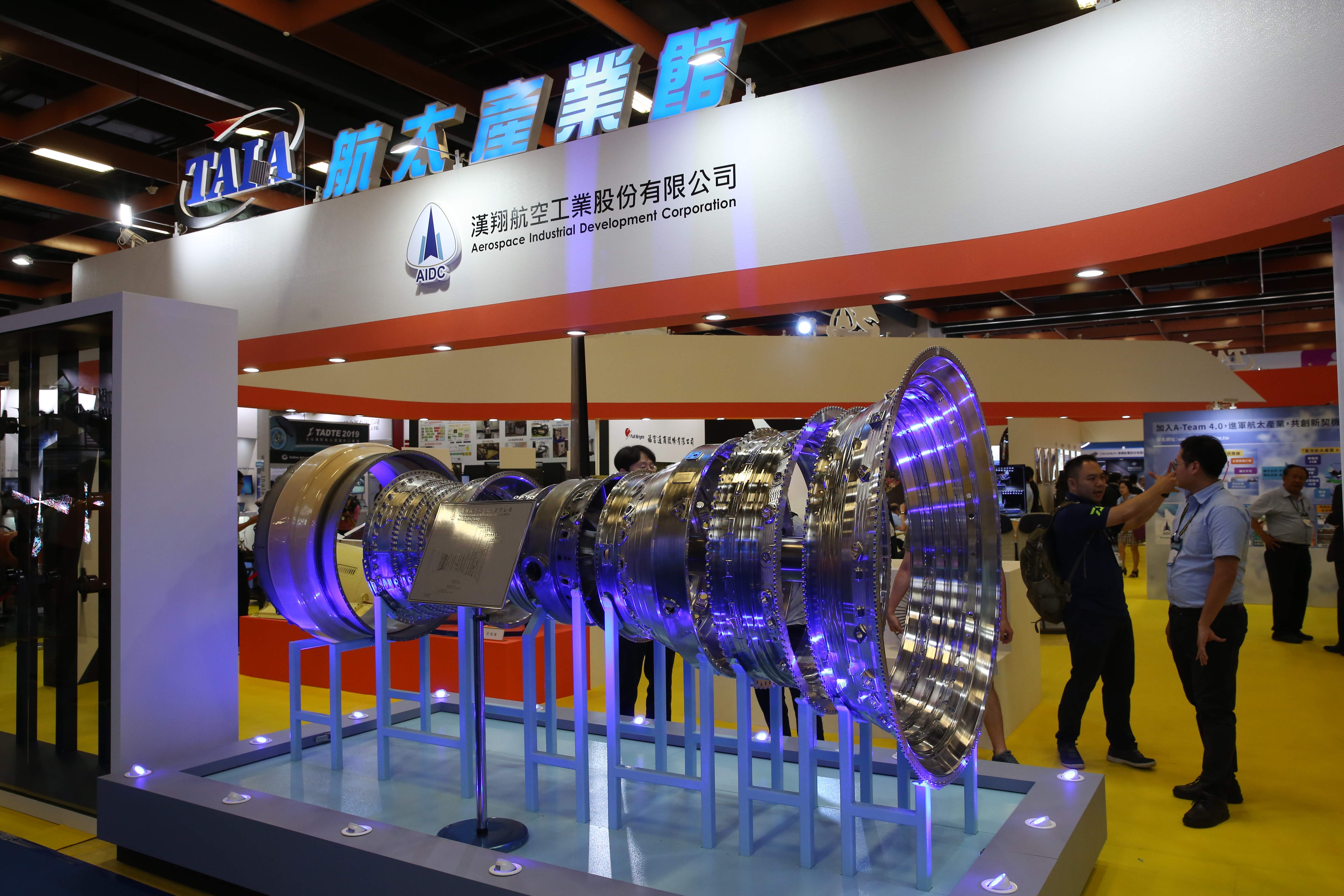 台海中線戰雲密布，漢翔等軍工股躍升盤面焦點。（本刊資料照）