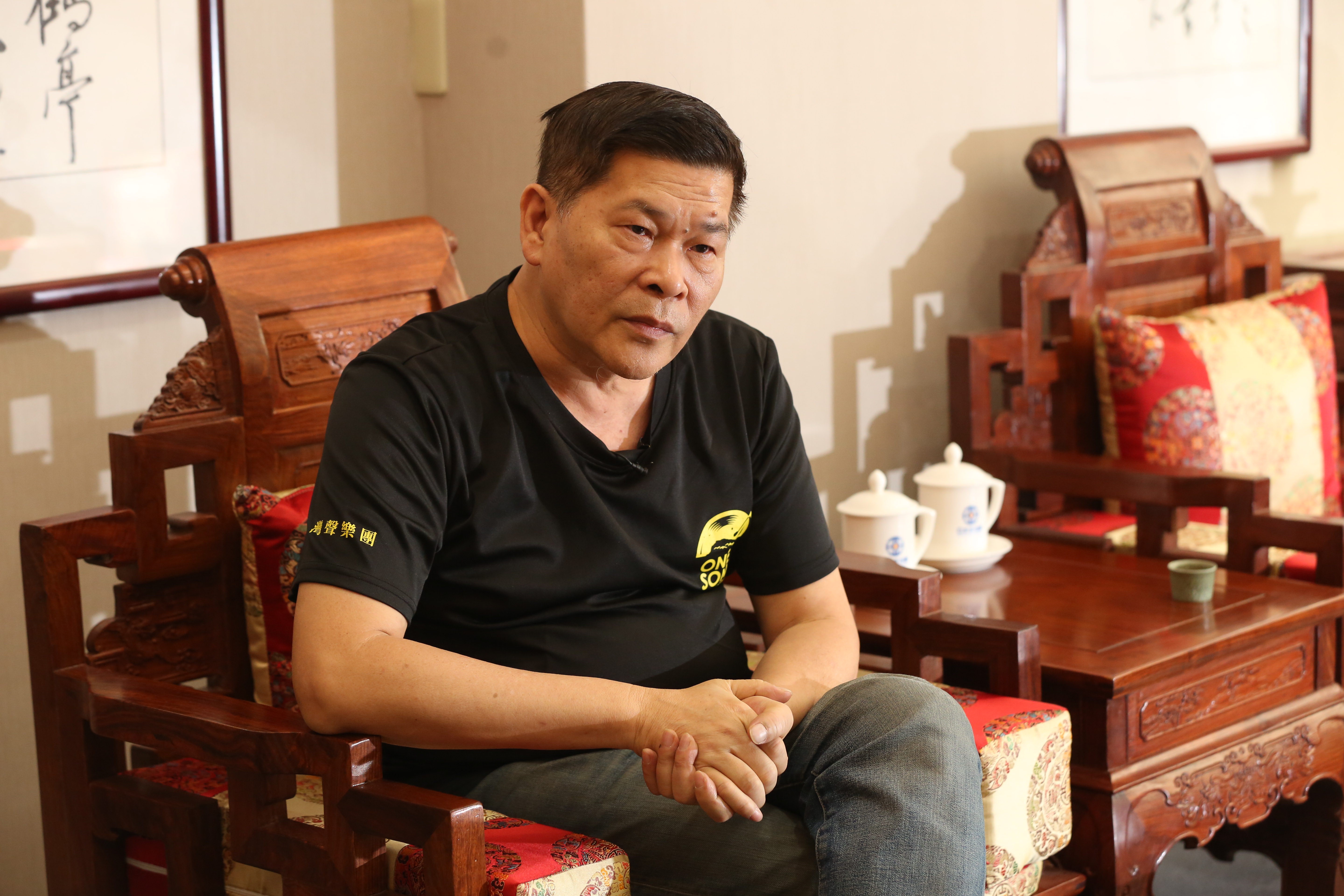 澎恰恰入行40年以來，昨日錄影不小心睡著，嚇壞現場工作人員。（本刊資料照）