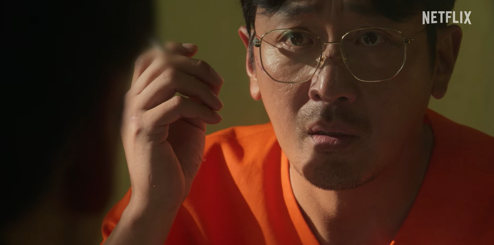 河正宇於《毒梟聖徒》飾演到巴西經商的商人，卻被捲入一連串犯罪事件。（翻攝自Netflix Asia YT）