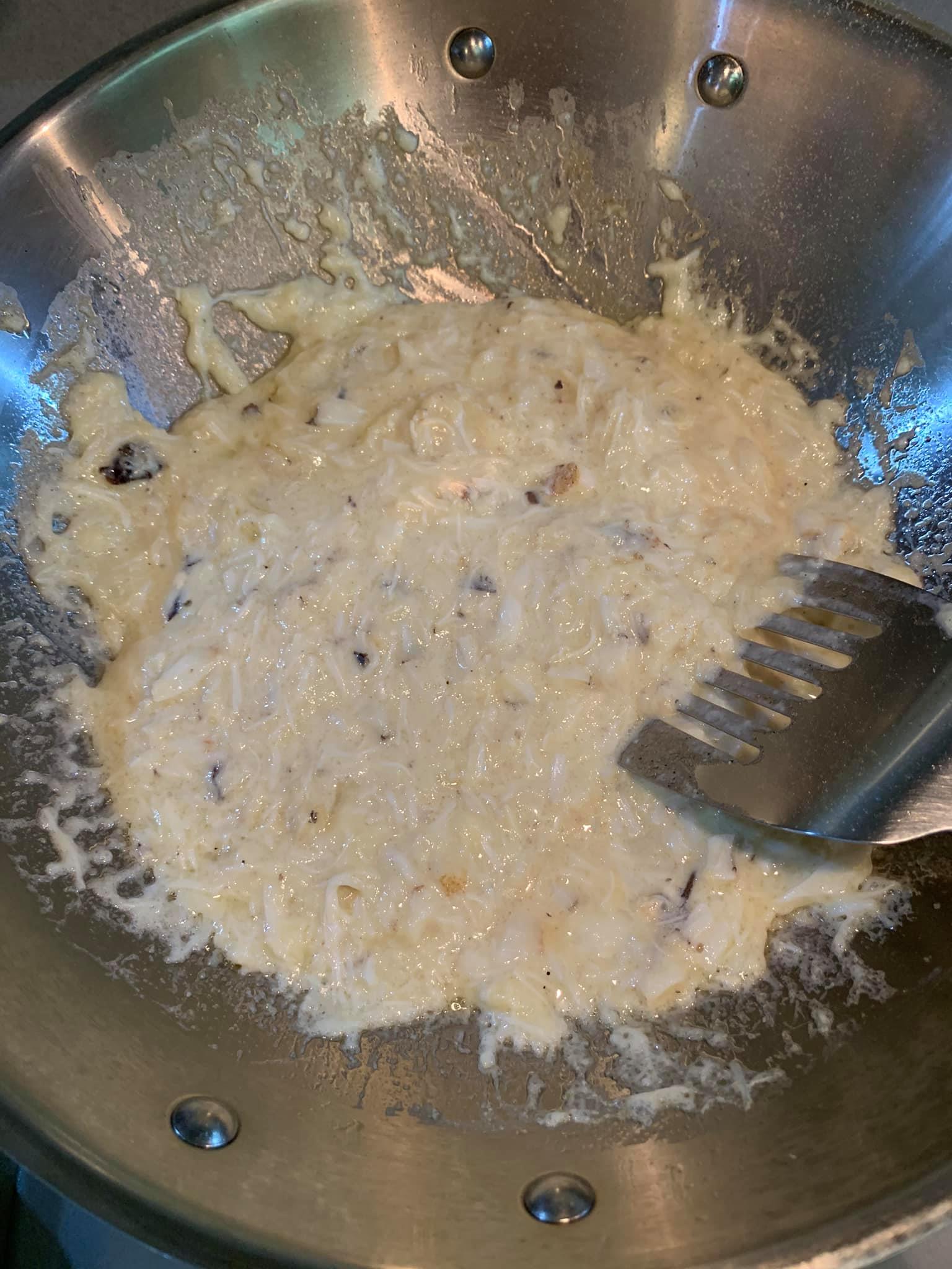 順同一方向拌炒。