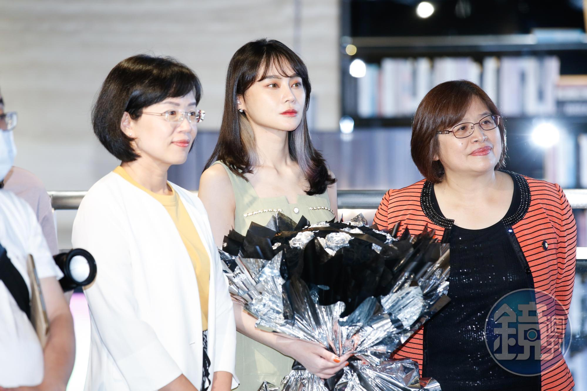 許多姚文智熟識的政治人物如立委賴品妤、蘇巧慧等人都前來支持。
