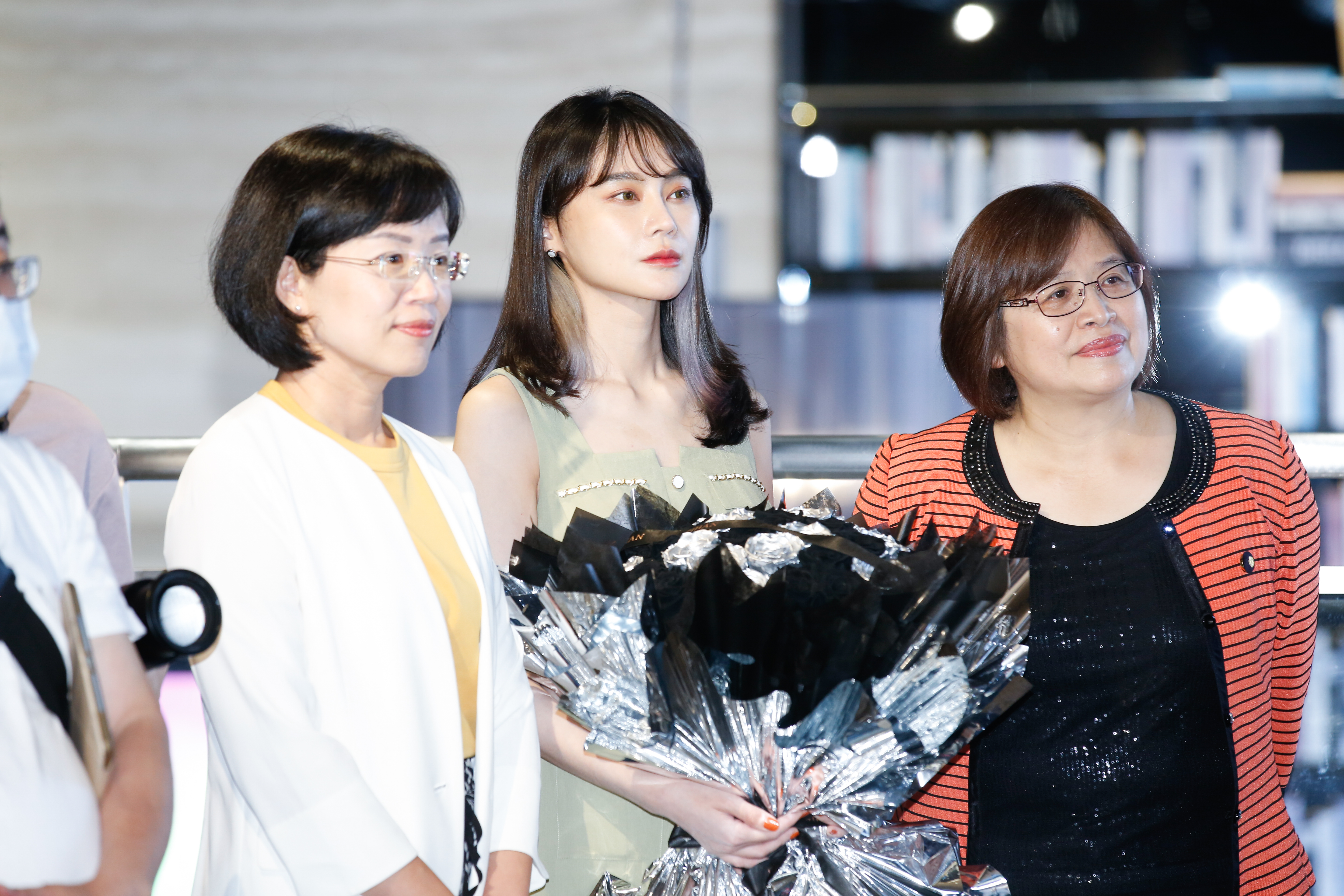 許多姚文智熟識的政治人物如立委賴品妤、蘇巧慧等人都前來支持。