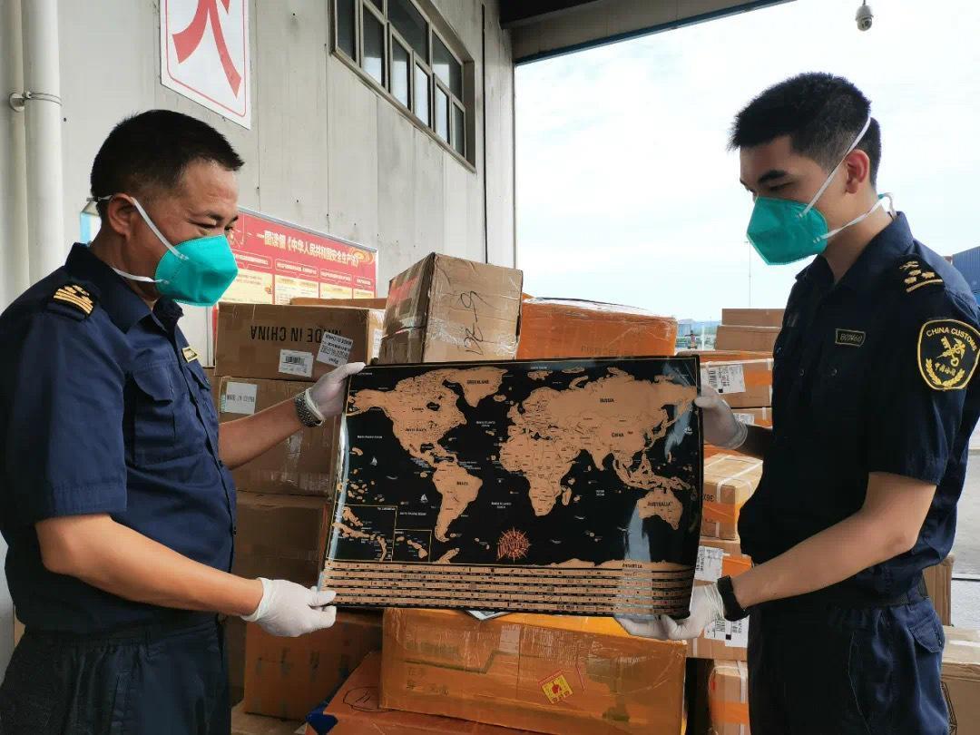 中國「海關發布」指出,有一批要出口到歐洲的地圖在台灣有「錯誤表示」,已查扣移交相關單位處理。(翻攝自海關發布微博)