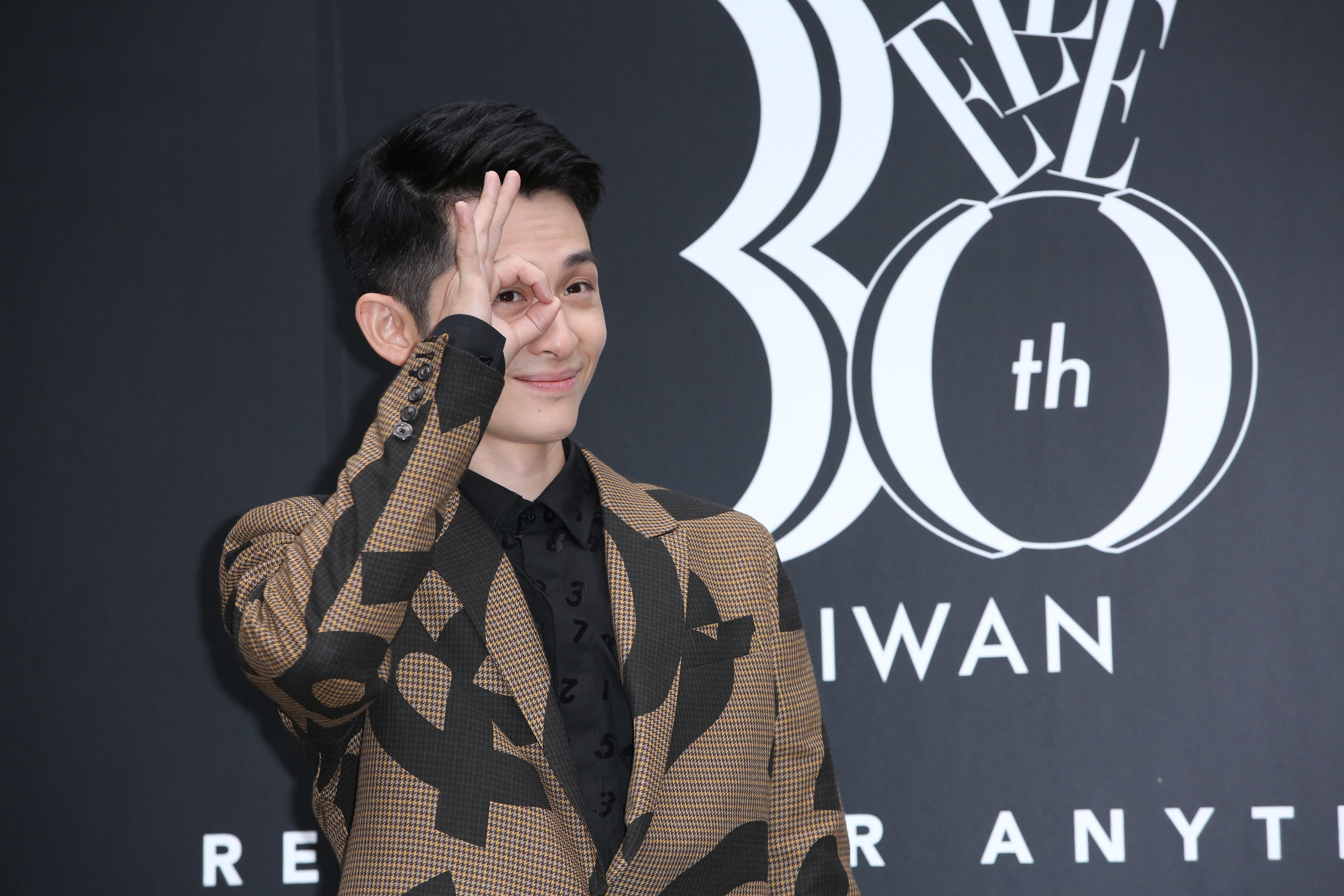 曾博恩po文提到，若自己的論文遭質疑，將會影印與教授所以往來的電子郵件等資料，用這些「鐵證」證明是自己寫的。（本刊資料照）