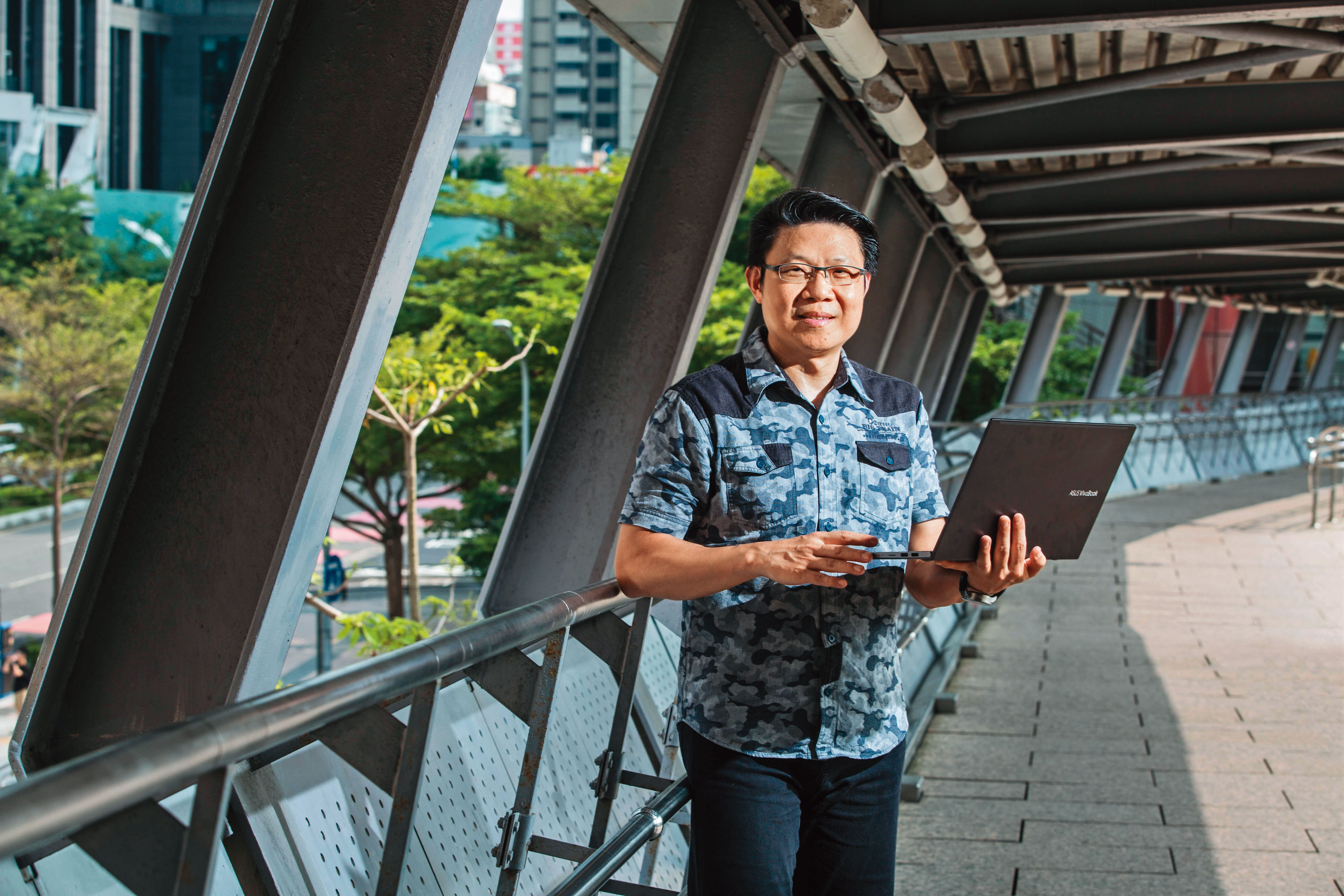 在國防部財會單位服務20年的邱志銘，緊追主力籌碼股波段操作，資產翻倍。