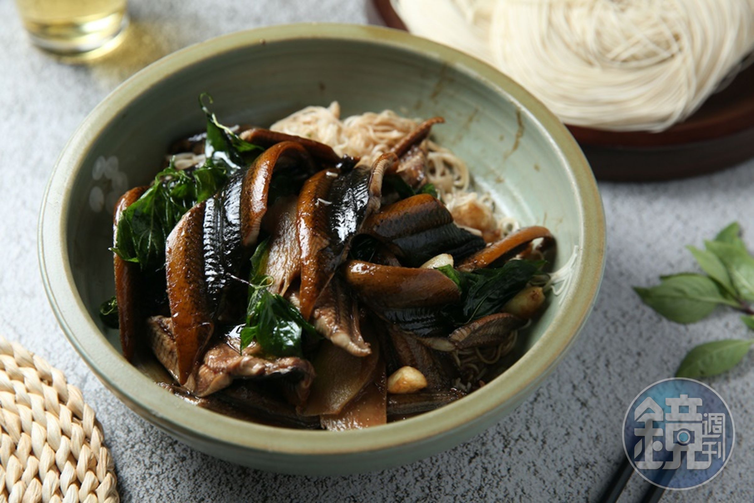 麻油香醇的「麻油鱔魚麵線」魚片鮮脆肥厚。（280元／份）