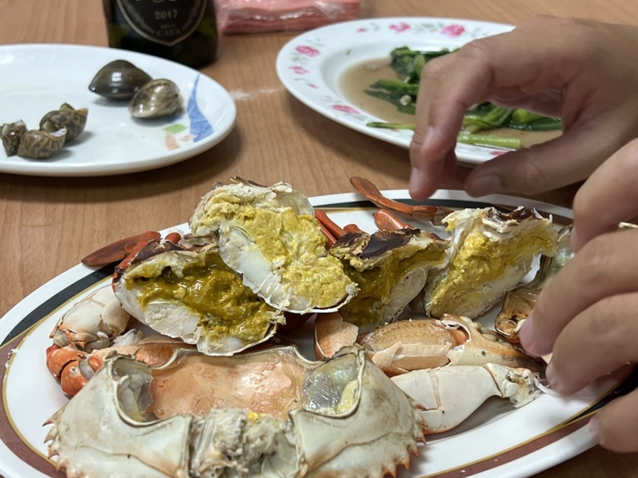 「處女蟳」不只蟹膏飽滿，由於火候極好，肉質也嫩甜飽水。