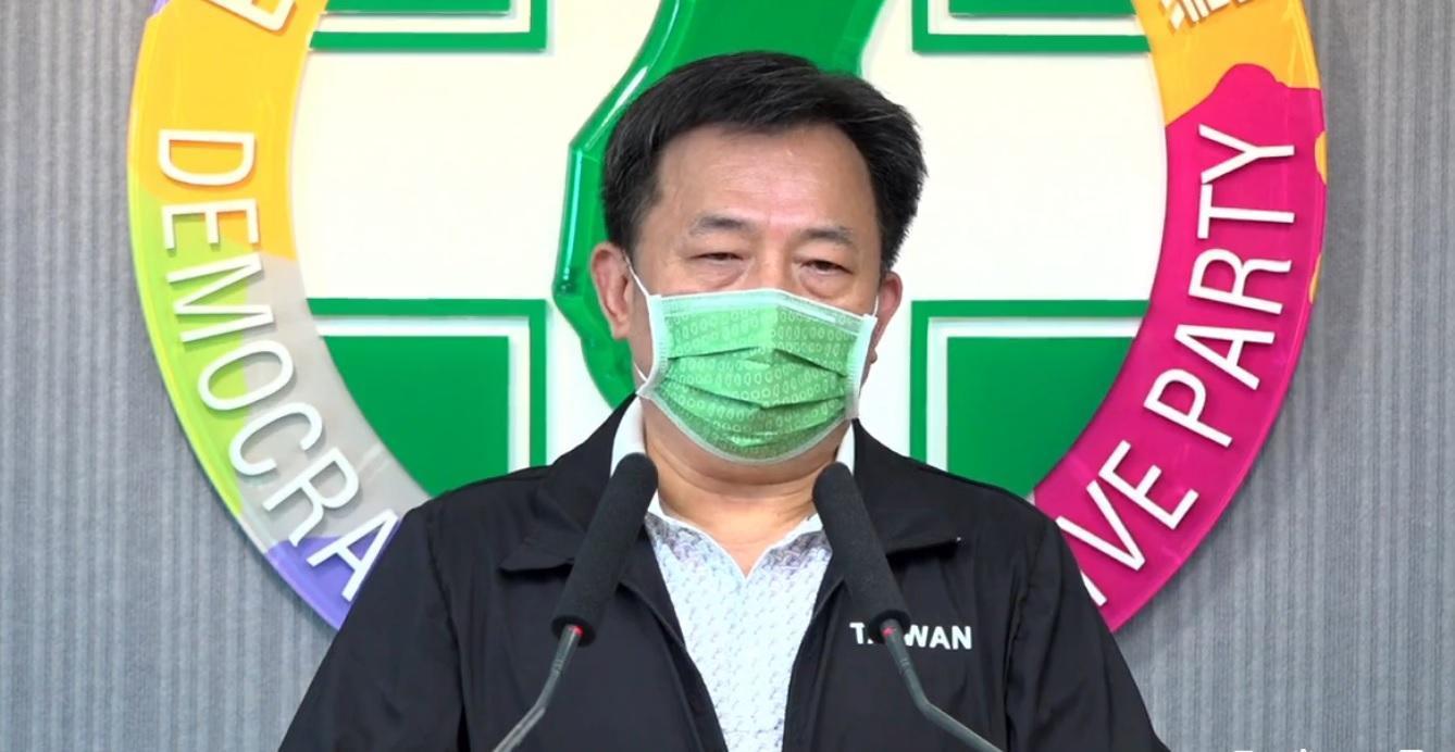 民進黨祕書長林錫耀宣布,桃園市長將改徵召現任立委鄭運鵬接棒參戰。(翻攝民進黨臉書直播畫面)