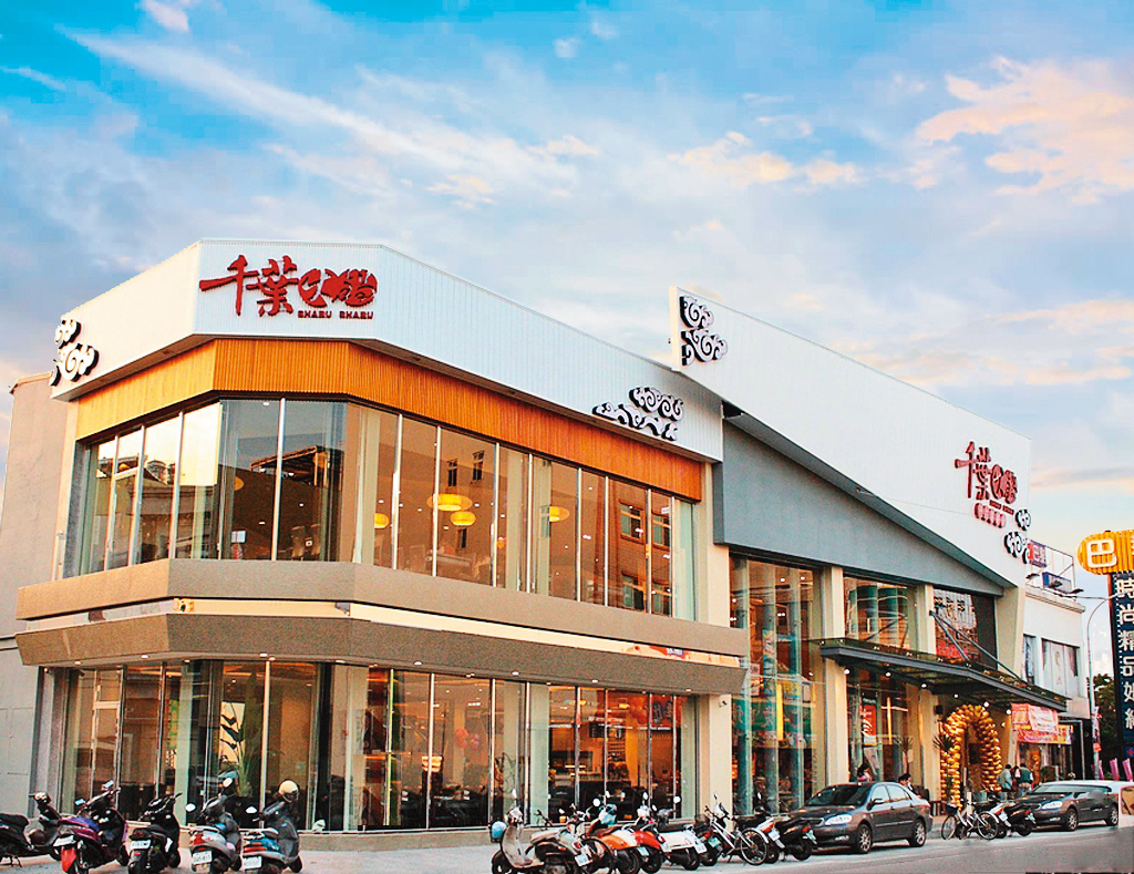 千葉火鍋2005年於雲林斗六創立,建物空間大又顯眼,食材豐富且排場大,一炮而紅。(千葉餐飲集團提供)