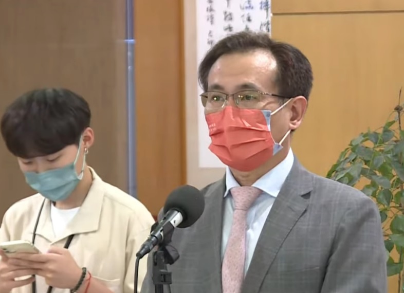 鄭運鵬在立法院發表接棒參選桃園市長感言。（翻攝記者會畫面）