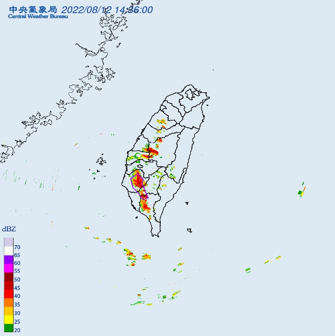 旺盛發展的對流常伴隨打雷、閃電與劇烈降雨，氣象局也對台南市、高雄市及屏東縣發布「大雷雨即時訊息」。（中央氣象局提供）