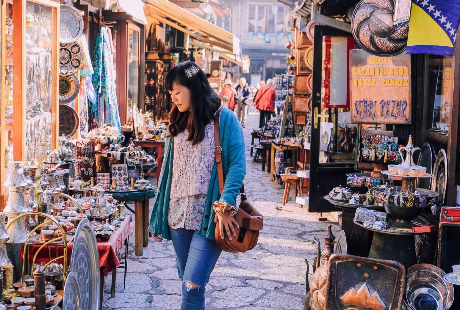 旅遊達人轉往海外保險公司網站購買旅平險，保障更高額。（翻攝自俏鬍子旅行團 / Traveling Moustache 臉書粉專）