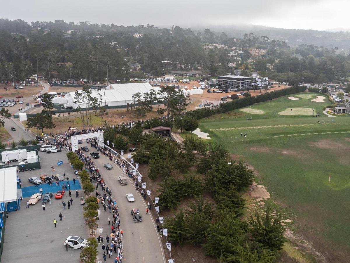 從1950年開始,美國圓石灘車展(Pebble Beach Concours d’Elegance),就吸引了全家古董車收藏家與愛好前往美國加州的蒙特雷(Monterey County)朝聖。