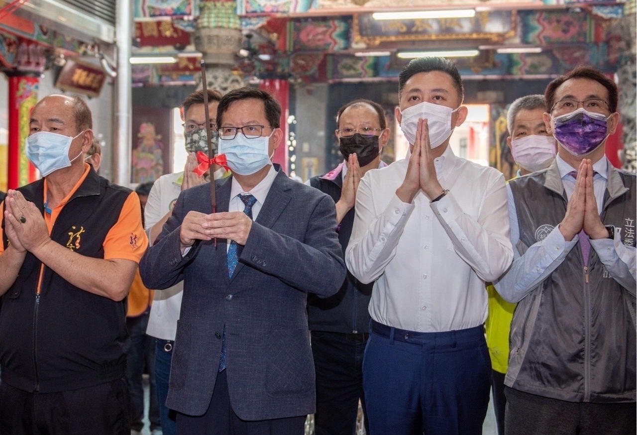 林智堅宣布退出桃園市長選舉，鄭文燦今po文表示，「論文案幾乎淹沒了一切，扭曲了選舉的市政焦點。」（翻攝自鄭文燦臉書）