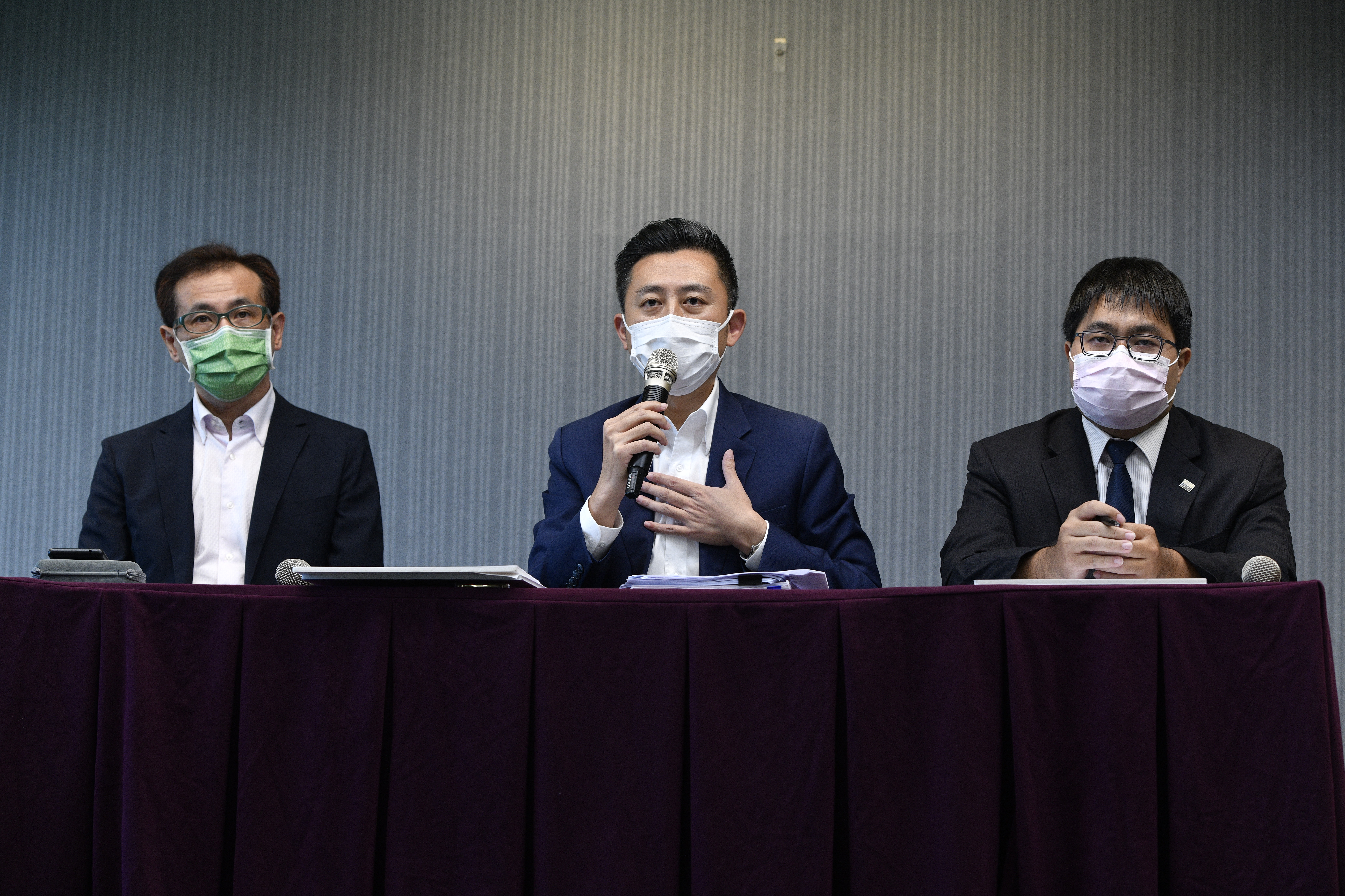 鄭運鵬（左）將接棒林智堅（中），代表民進黨參選桃園市長。（本刊資料照）