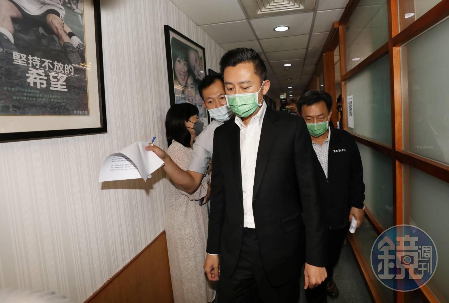 中華大學認定林智堅碩士論文抄襲且情節重大,國圖收到來文後已下架其電子論文。
