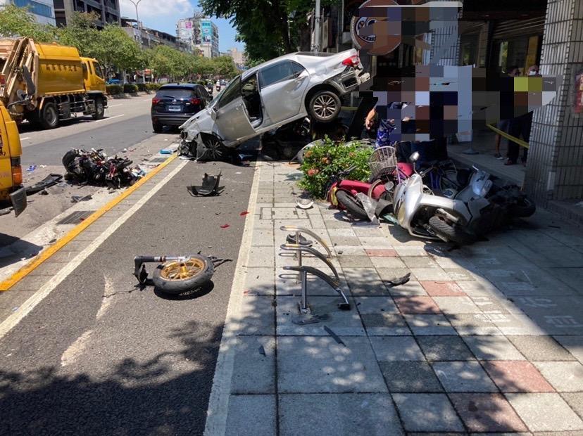 文山區上午發生一起死亡車禍。（翻攝畫面）