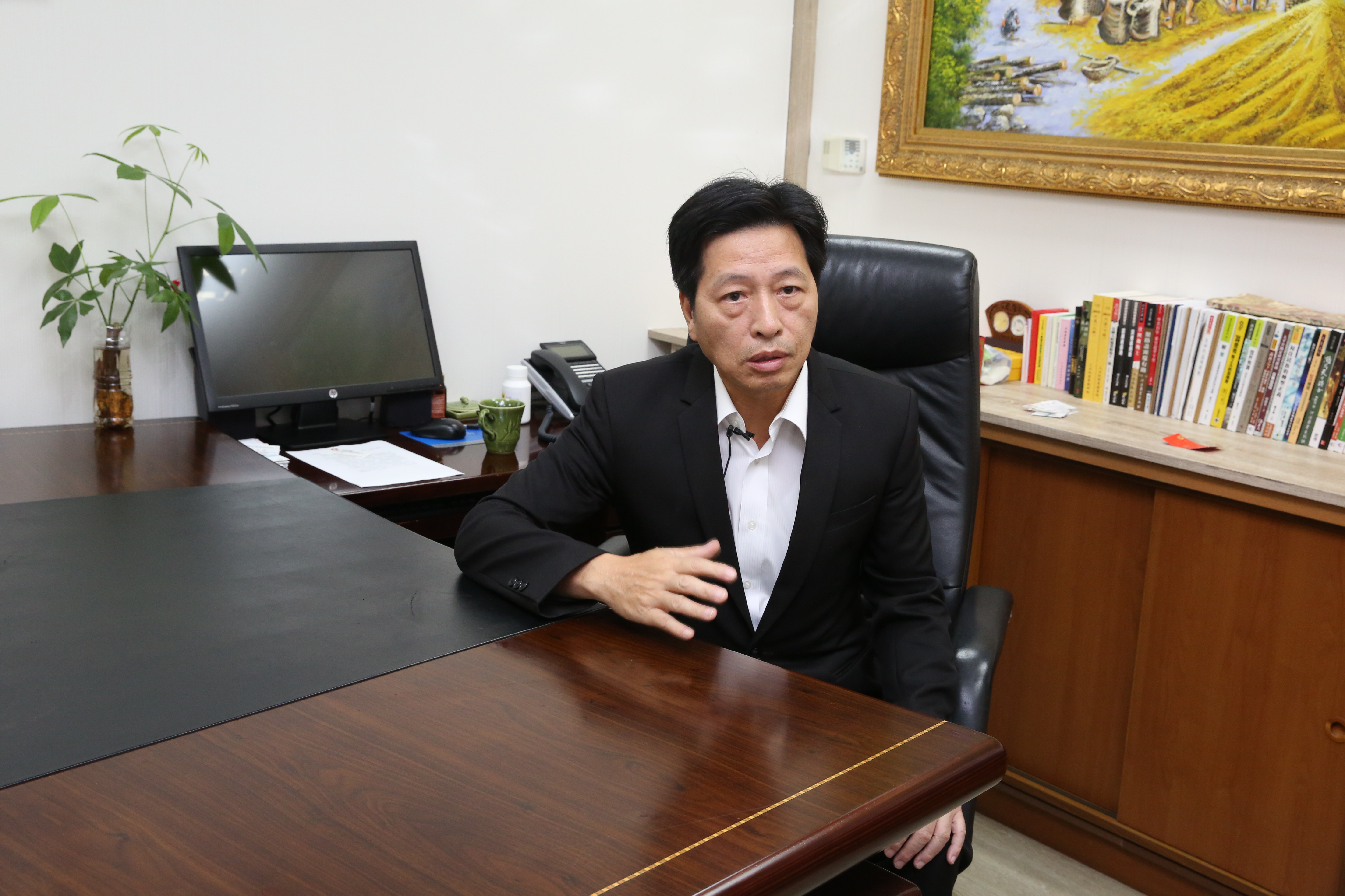 鄭寶清在政論節目上爆料，林智堅論文案「壓垮駱駝最後一根稻草」，就是中華大學認為另篇論文也是抄襲。（本刊資料照）