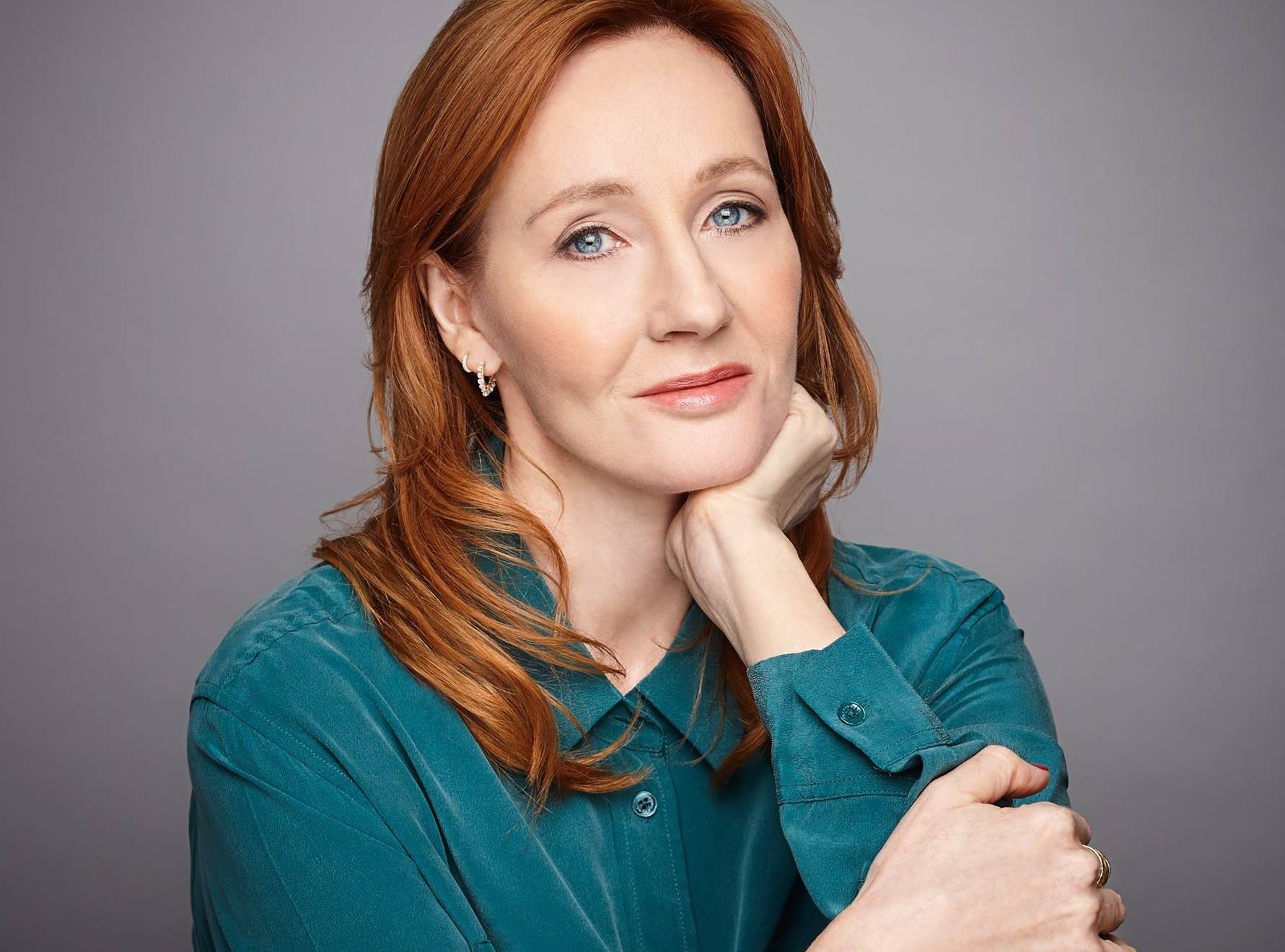 J.K.羅琳聲援遇刺的魯西迪，卻收到極端分子的死亡威脅。（翻攝自J.K.羅琳臉書）