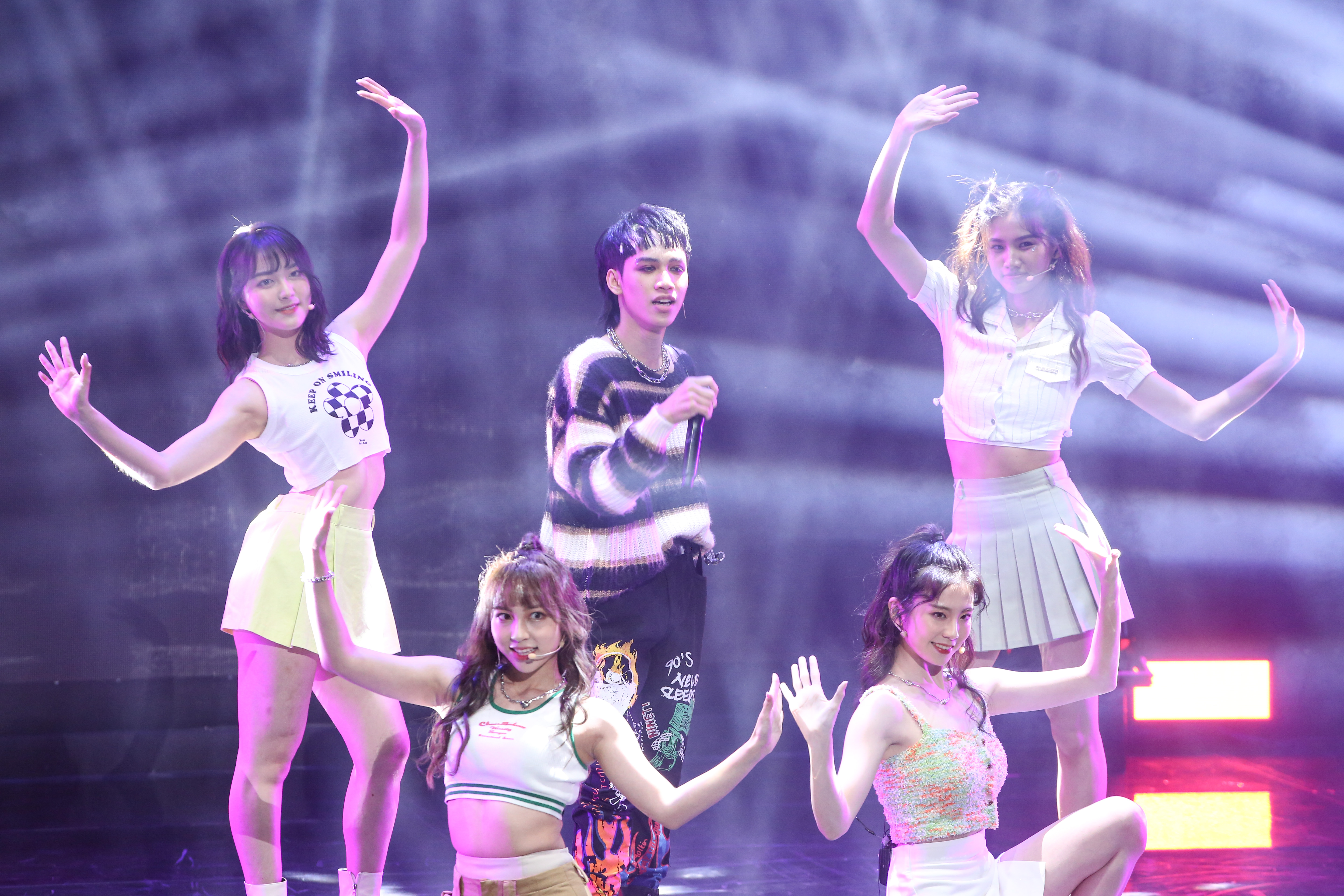巴比演唱〈你說的都對〉,搭配 DD52學姐 王如茵、林易沄、曾苡晴、陳奕蓁四人美聲幫襯。