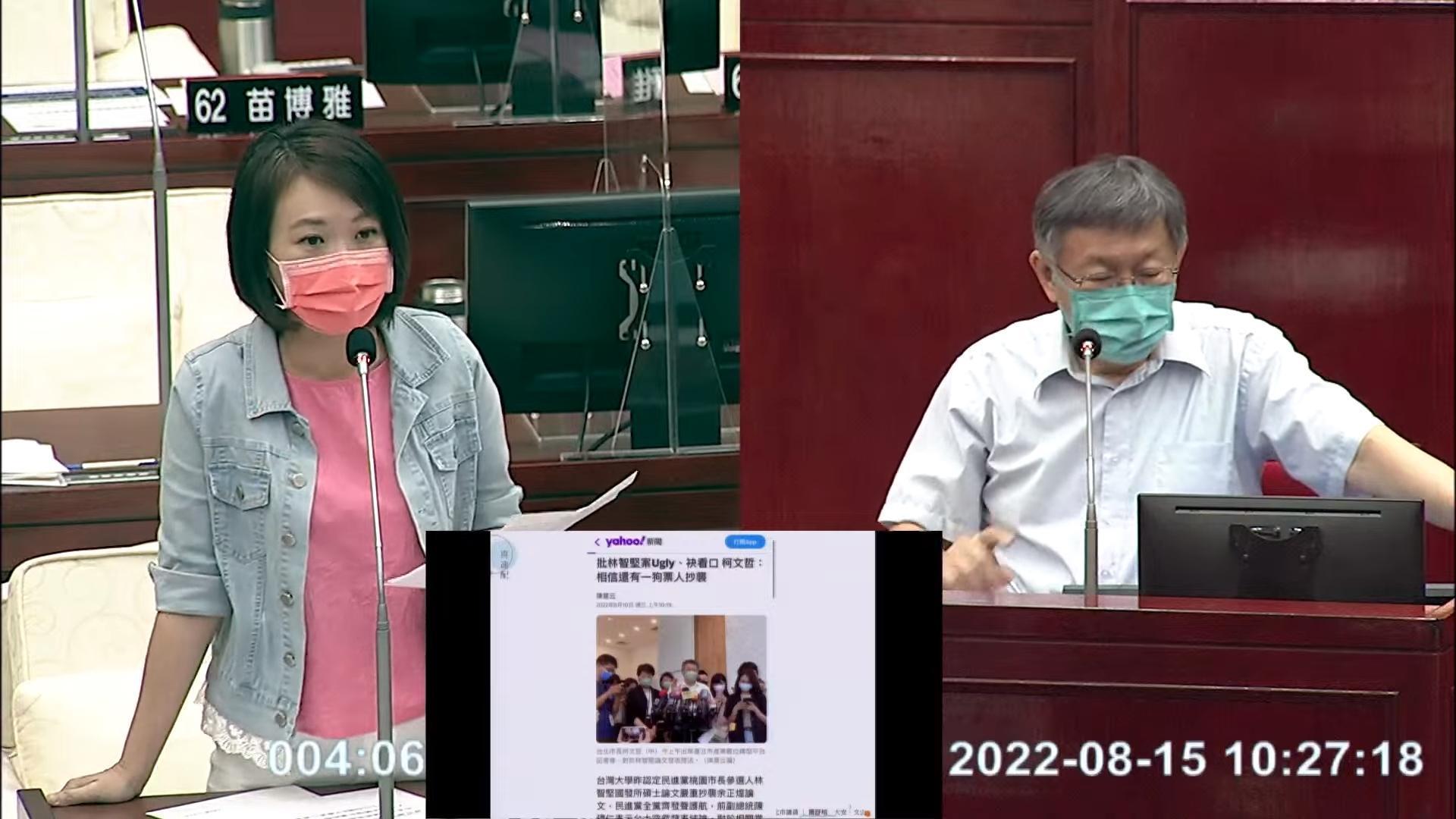 簡舒培(左)今在議會針對蔡壁如論文抄襲爭議質詢柯文哲(右),不過柯P力挺自家子弟兵。(翻攝自台北市議會YouTube)