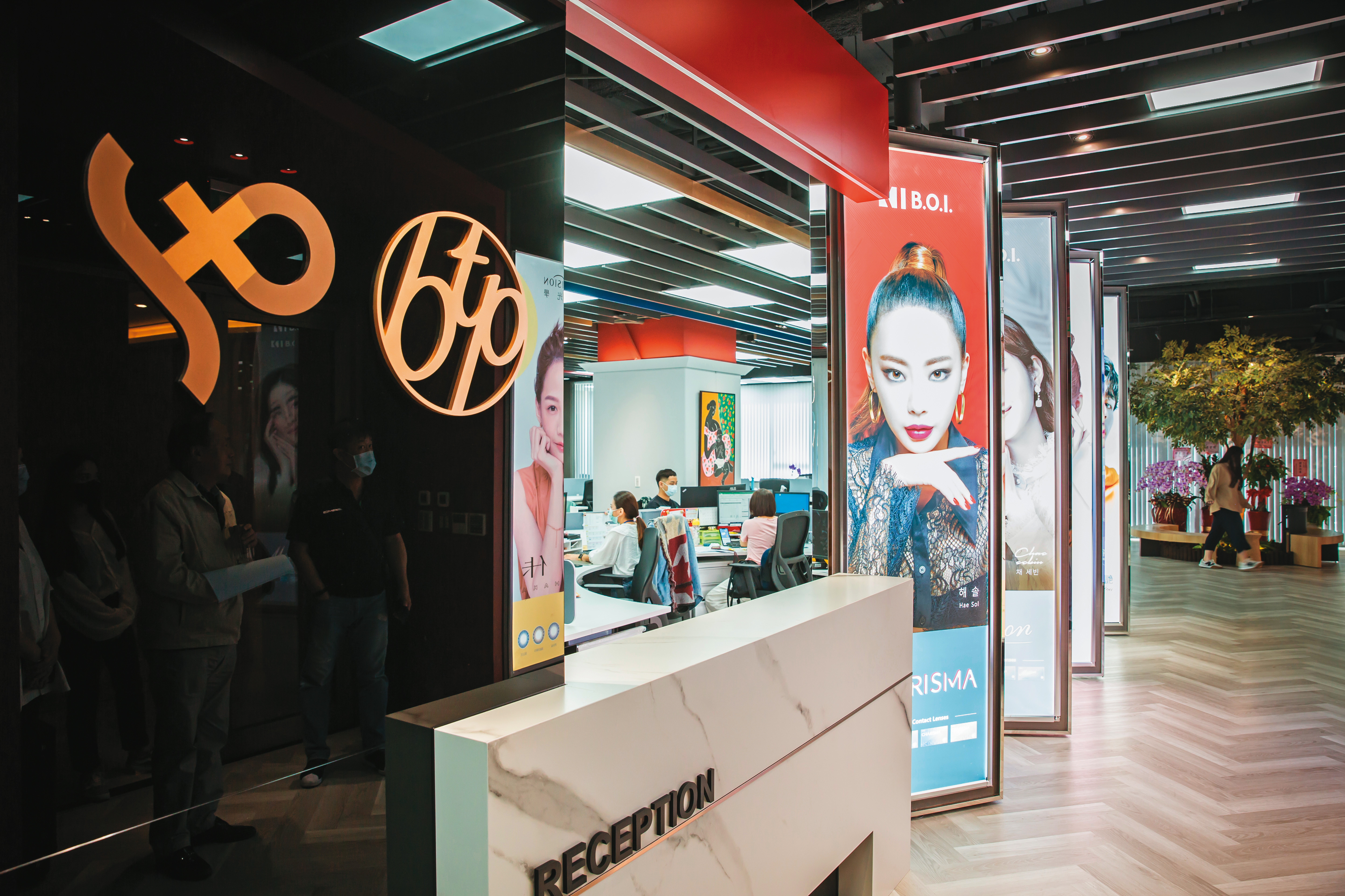 為專注經營美妝與保養品市場，郭明棟在新北市新莊成立行銷總部。