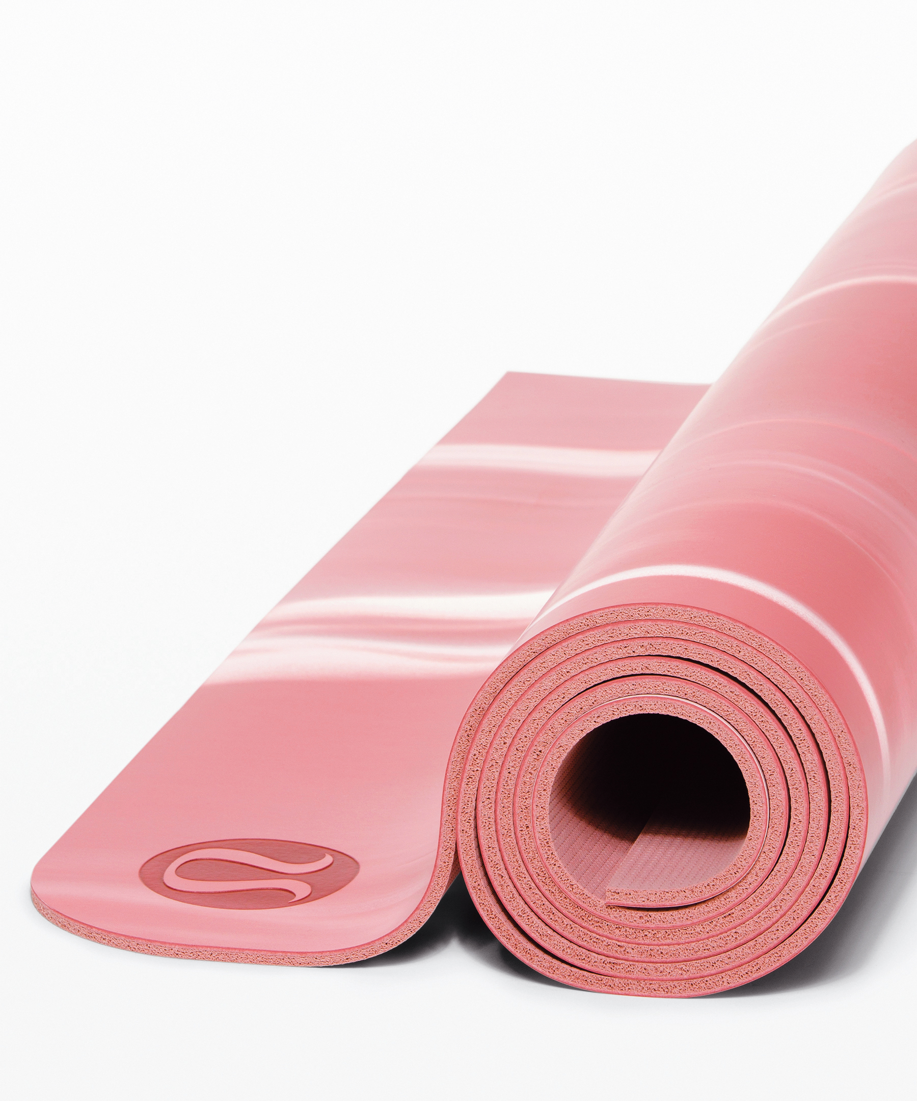 雙面瑜伽墊NT$2,680(1.5mm)、NT$1,980(3mm)、NT$2,280(5mm)。(lululemon提供)
