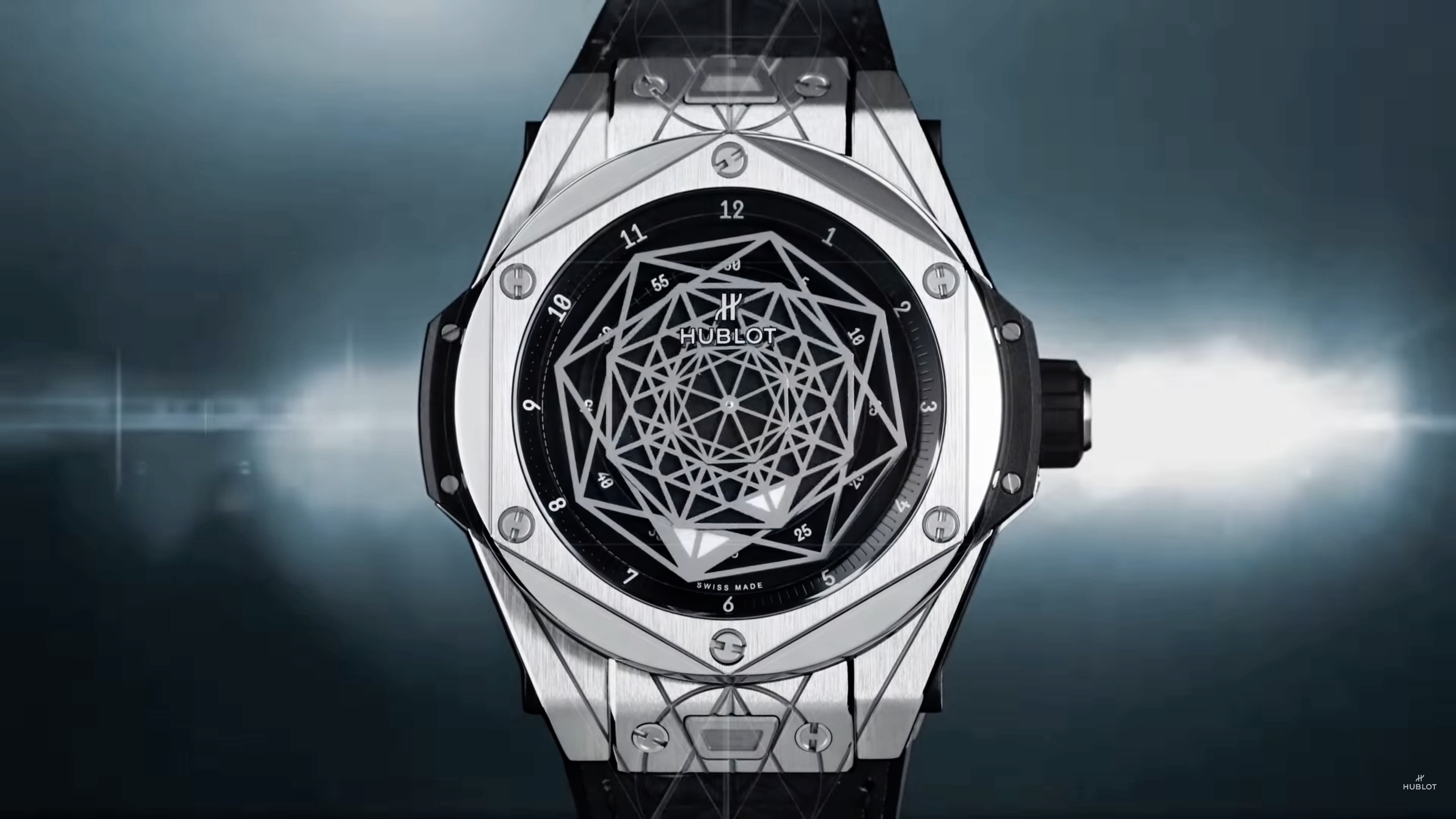 宇舶(HUBLOT )Sang Bleu巧妙融合品牌製表工藝、與刺青藝術家細膩的線條藝術。