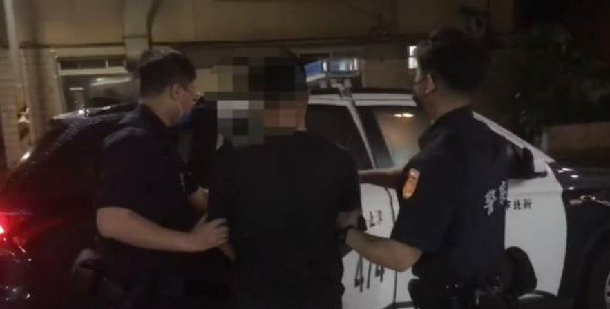 新北市汐止區43歲蔡姓男子，因多次騷擾網路上一名正妹，成為新北因觸犯跟騷法遭拘提首例。（翻攝畫面）