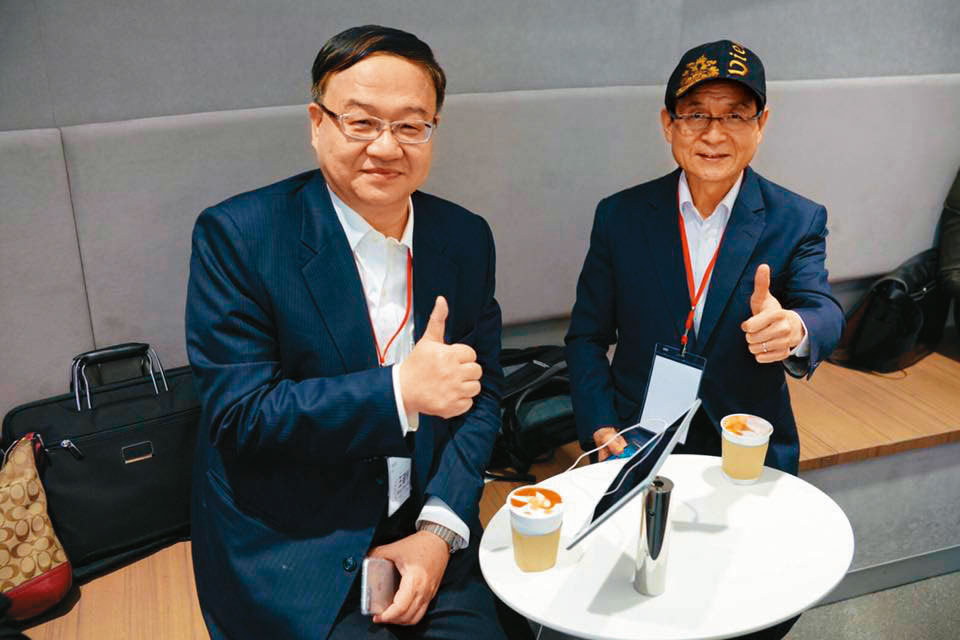 受害員工已將檢舉王建彬（左）的信，寄給商研院董事長許添財（右）。（翻攝王建彬臉書）