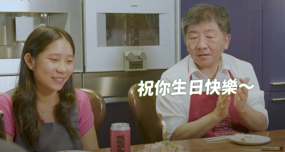 陳時中特地準備了一個生日蛋糕給Liya一個驚喜。（翻攝自陳時中YouTube）