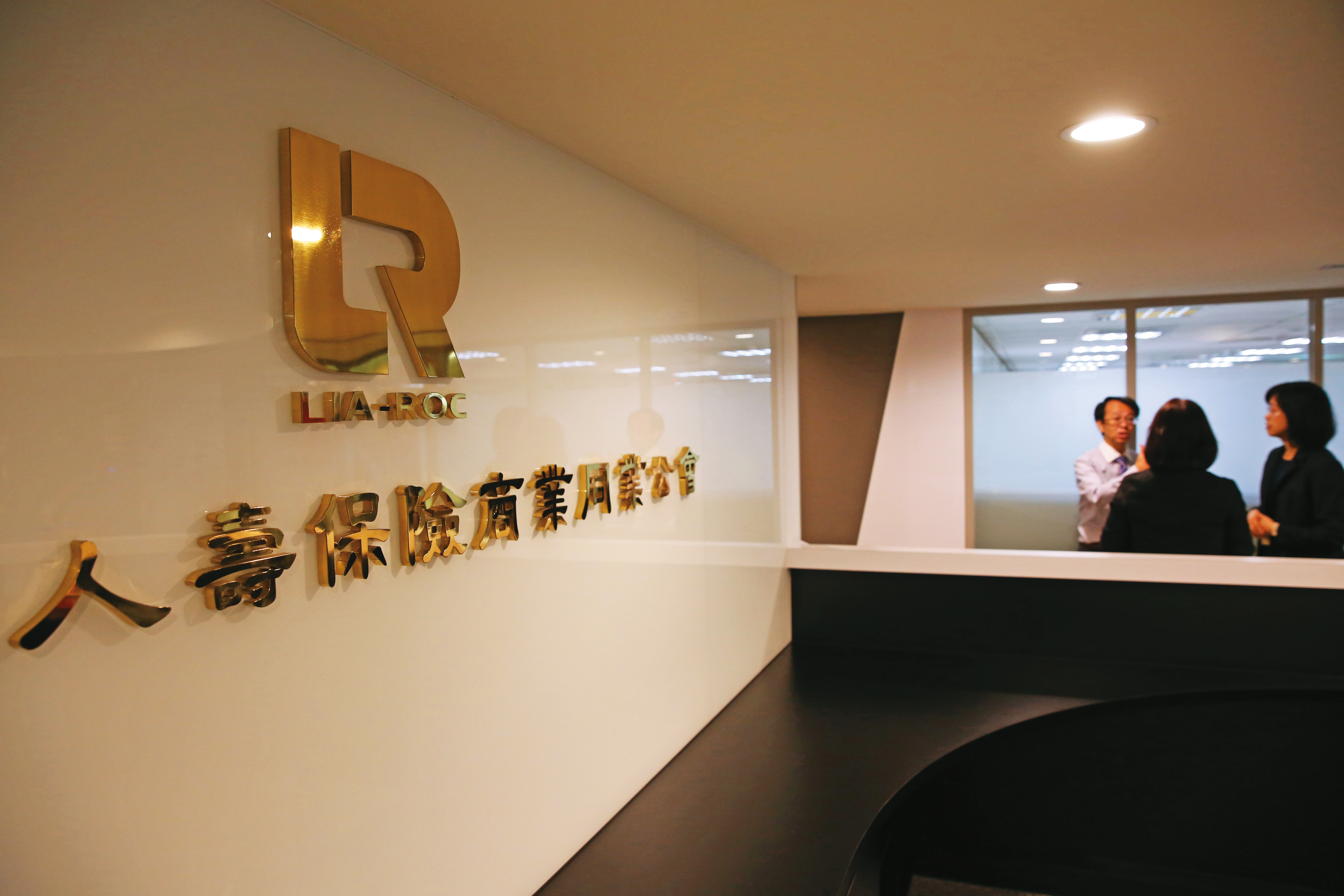 壽險公會8月底改選理事長，選情進入白熱化階段。