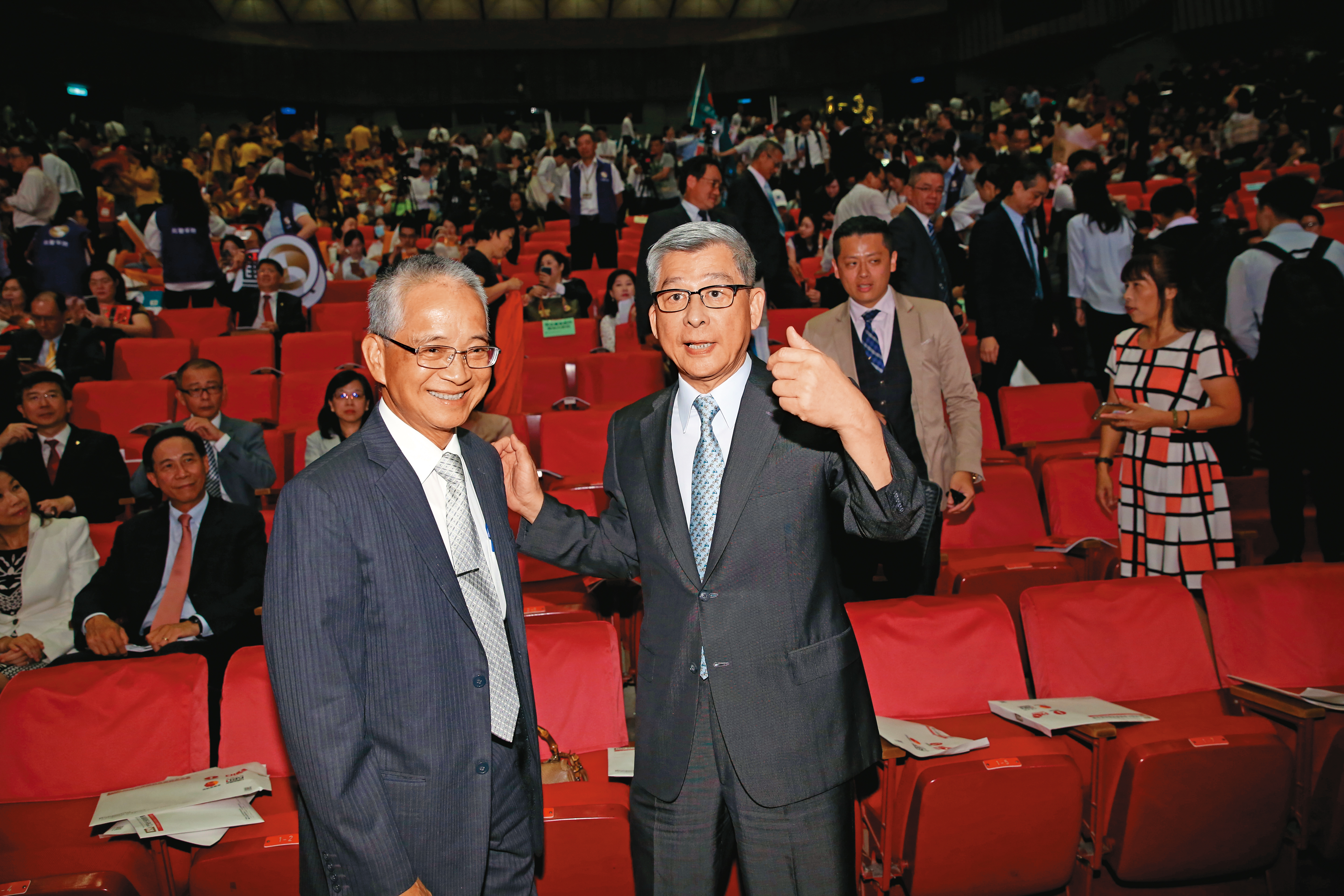 上屆改選,國泰金董座蔡宏圖(右)親自替國壽董座黃調貴(左)拉票。