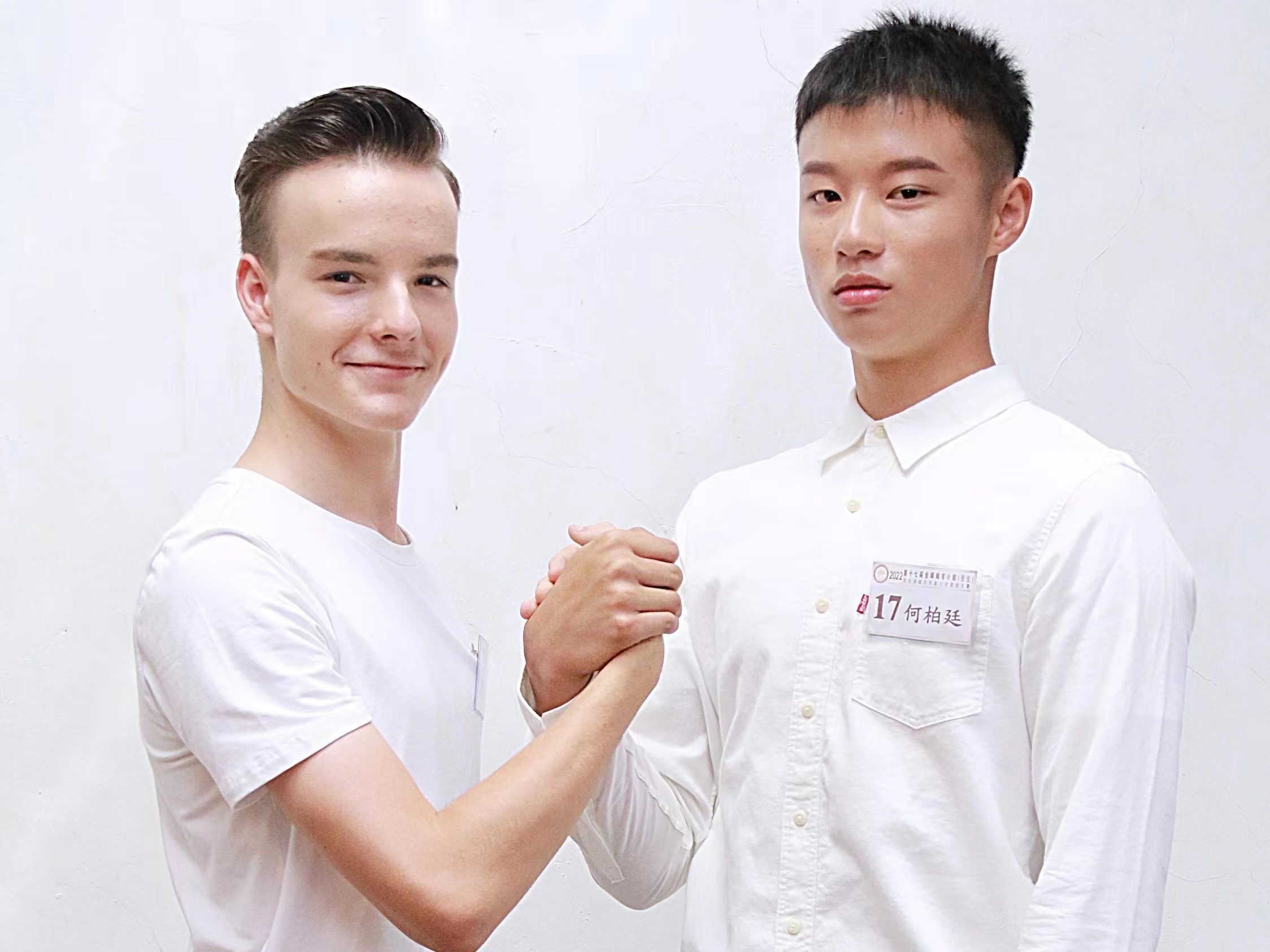 金髮混血兒尼樂傑（圖左）和星二代何柏廷，外型搶眼。（中華全球城市選拔協會提供）