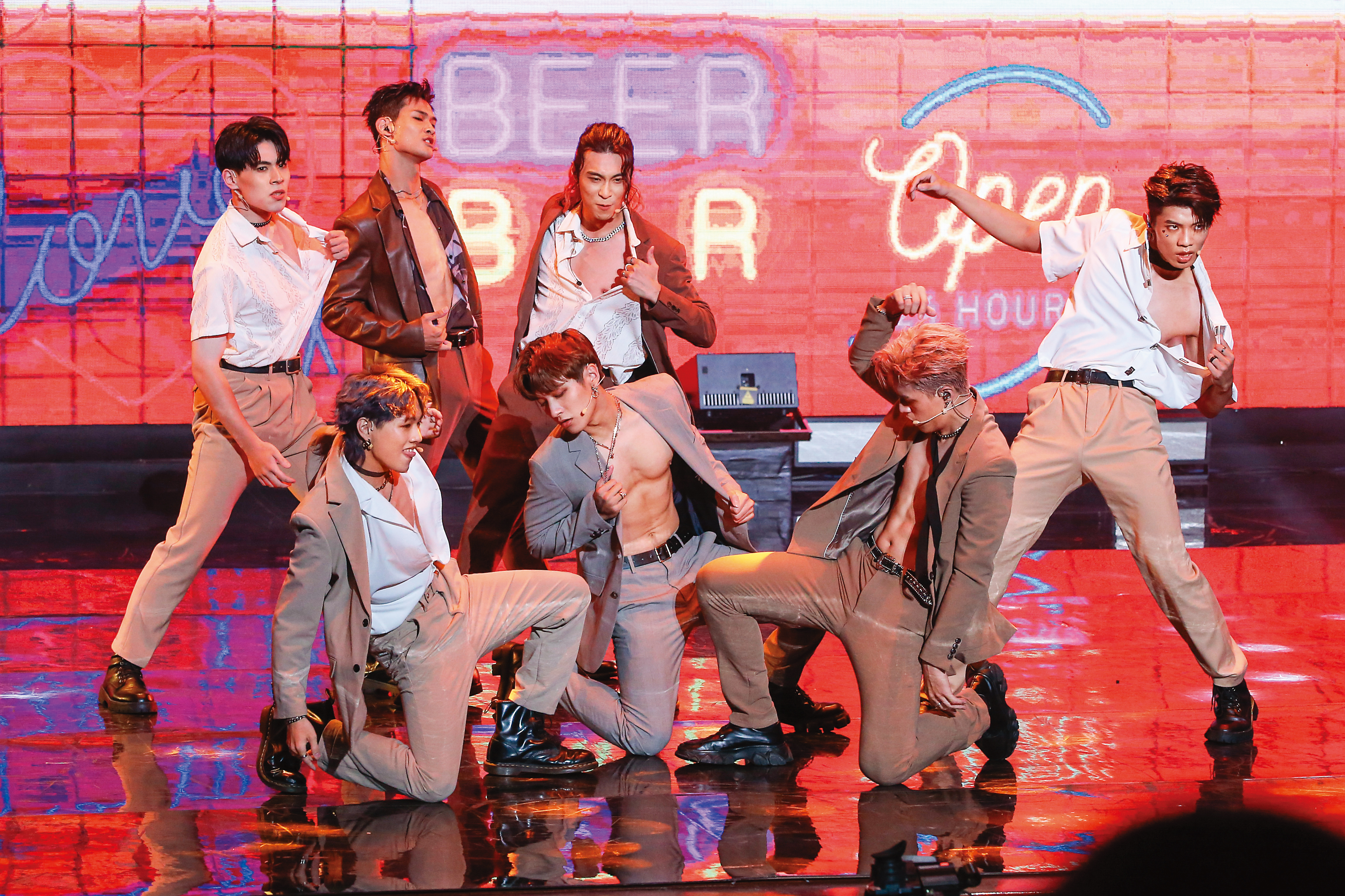 火星雖然在比賽中僅獲得第5名，但他們的男人味魅力驚人，還有粉絲救火隊奮力集資應援。