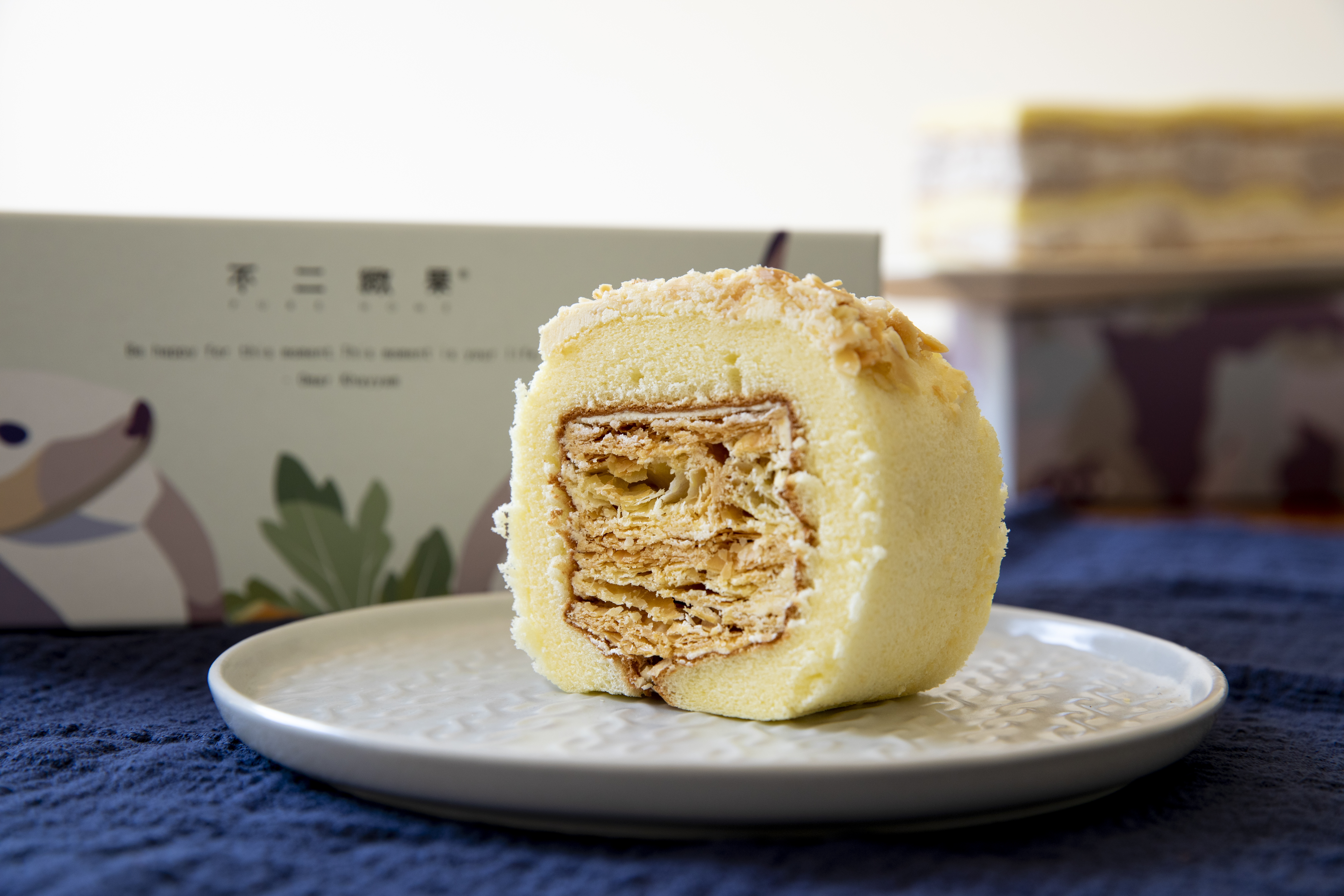 不二緻果的另一張王牌商品，是在台南、高雄地區彌月蛋糕市占第一的拿破崙派。（240元／條）
