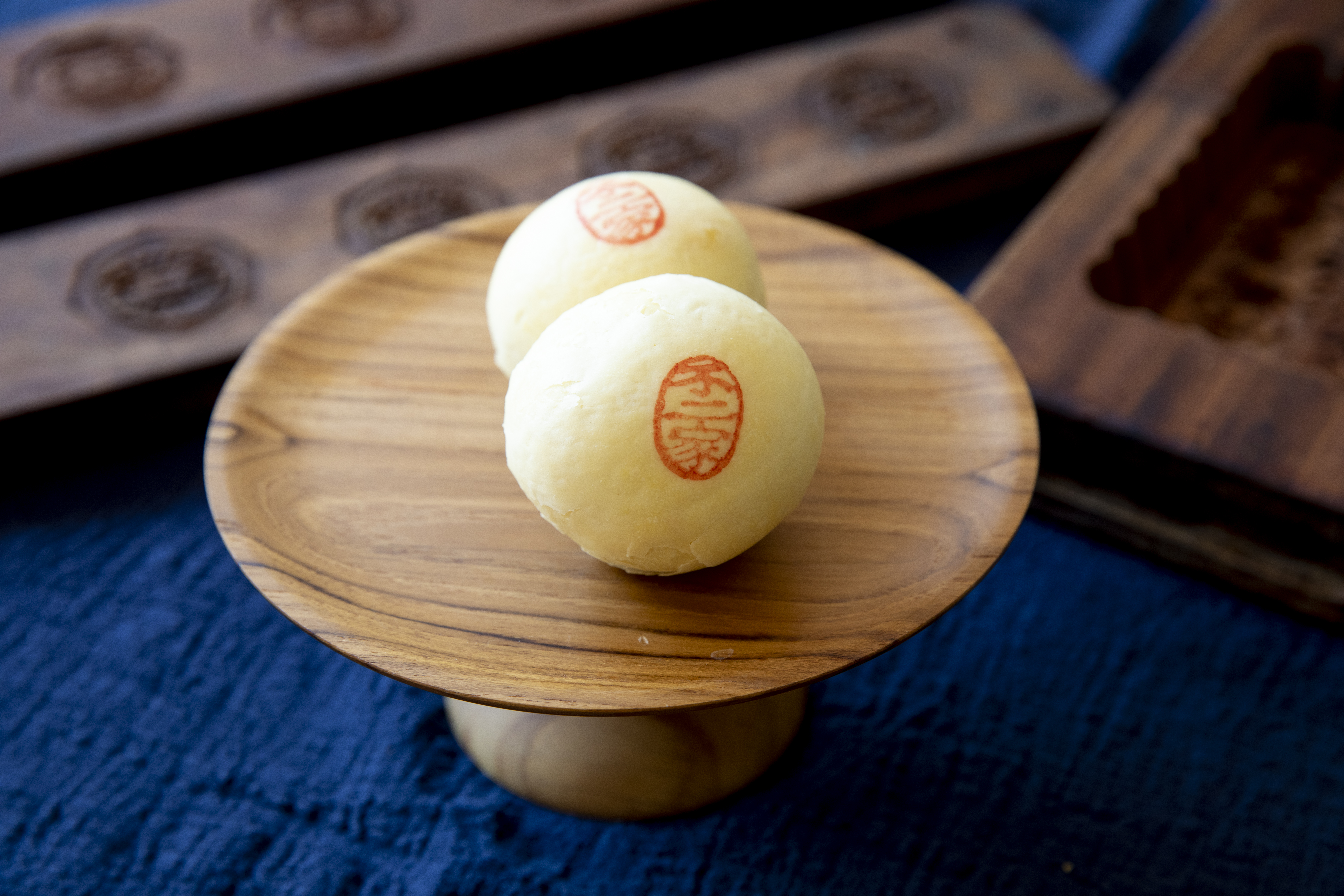 不二緻果綠豆酥使用進口奶油，口感濃郁、濕潤，是老店最早的明星商品。（390元／8顆）