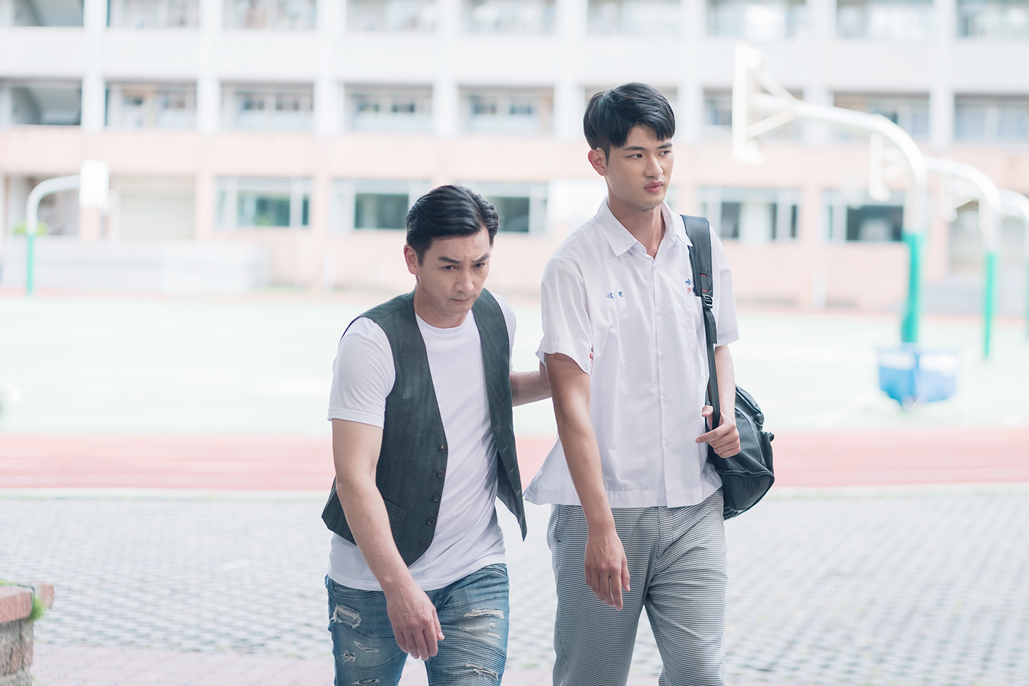 伊正飾演王新凱父親，兩人有激烈衝突戲。（TVBS提供）