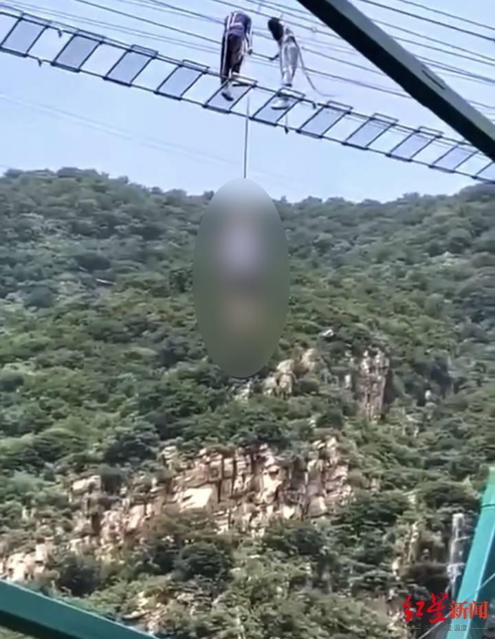 中國近期極限活動事故頻傳，有民眾從高空墜落慘死。（翻自微博）