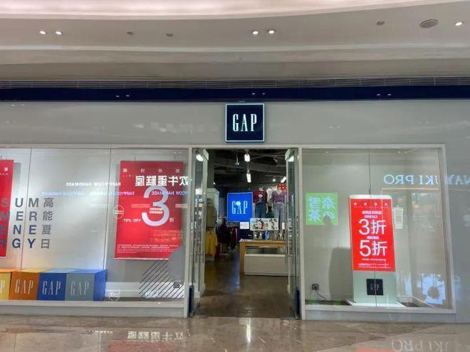 來自美國的服飾品牌GAP,日前傳出在中國大規模關店。(翻攝網易新聞)