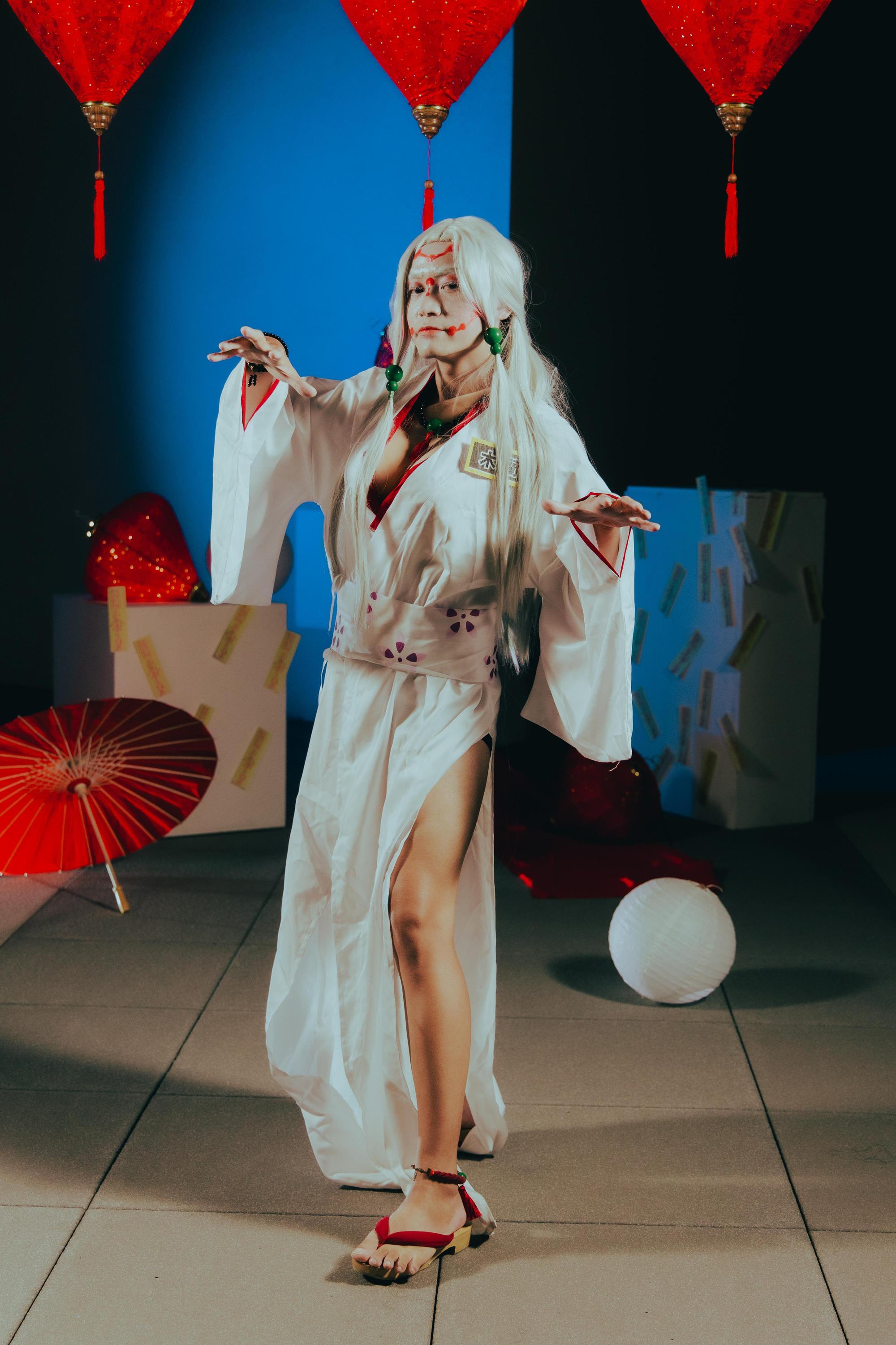 鼓手木蘭挑戰鬼滅之刃中女裝角色Cosplay。（17LIVE提供）