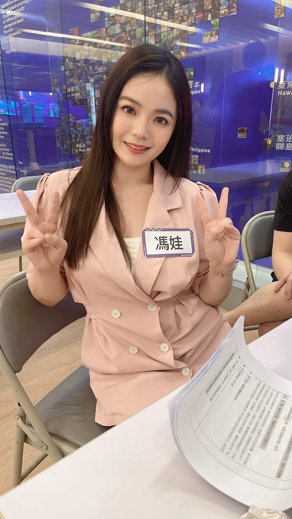 馮娃說出國直播很辛苦也很累,但自嘲是工作狂的她,卻非常熱愛工作帶來的滿足。(馮娃提供)