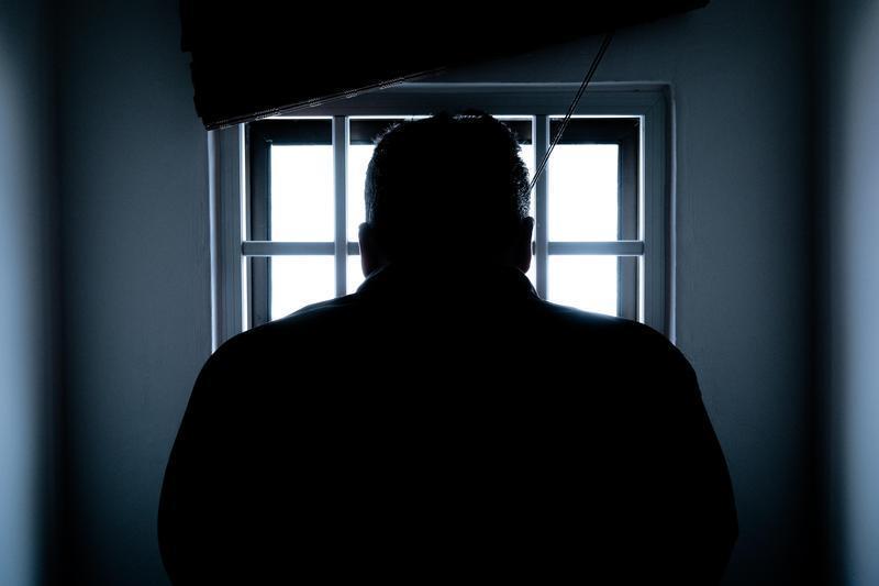 高雄監獄一名受刑人，趁獄友服安眠藥熟睡時性侵洩欲。（示意圖／Pexels）
