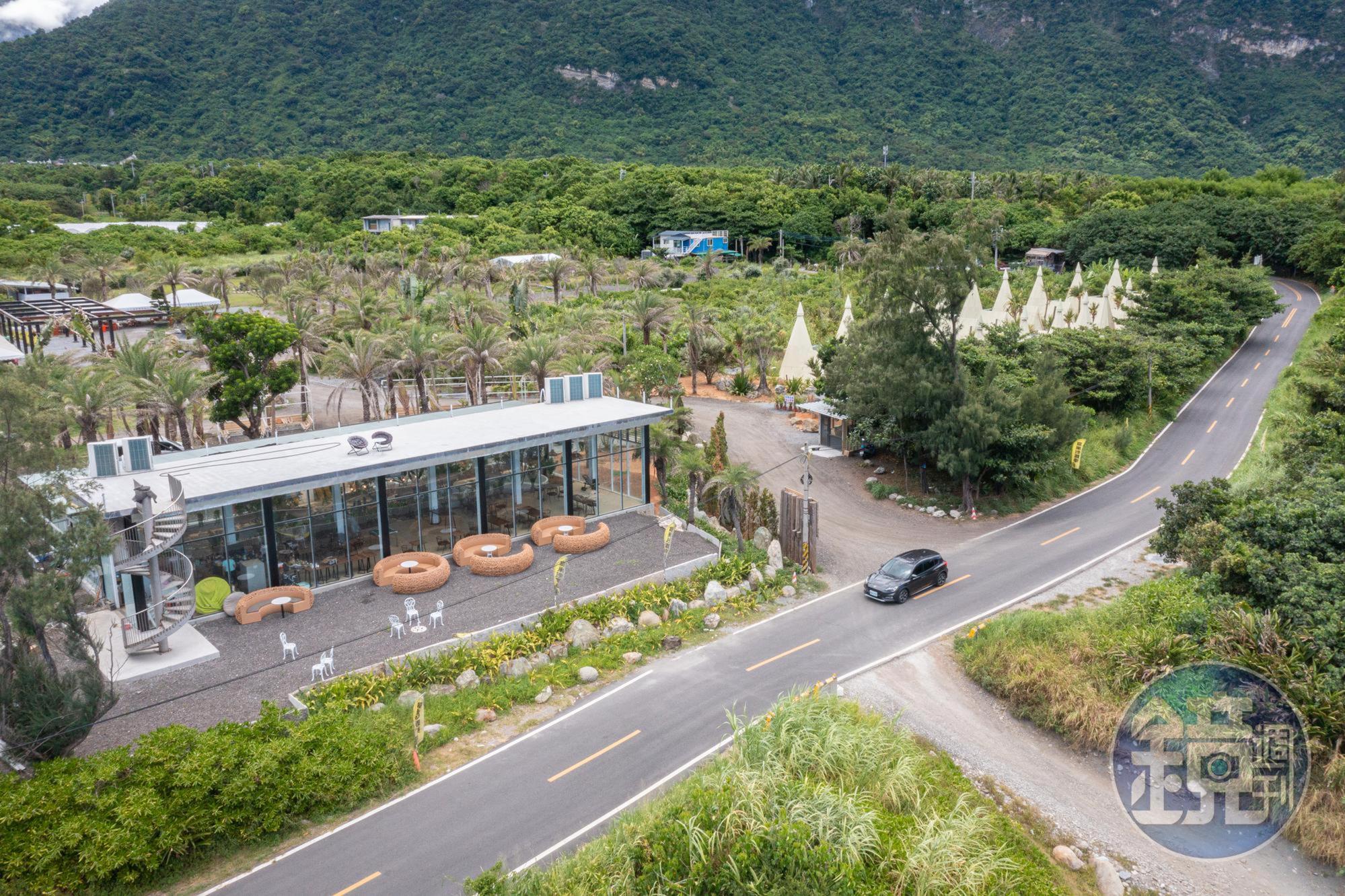 園區背山面海，玻璃屋能眺望海景發呆。