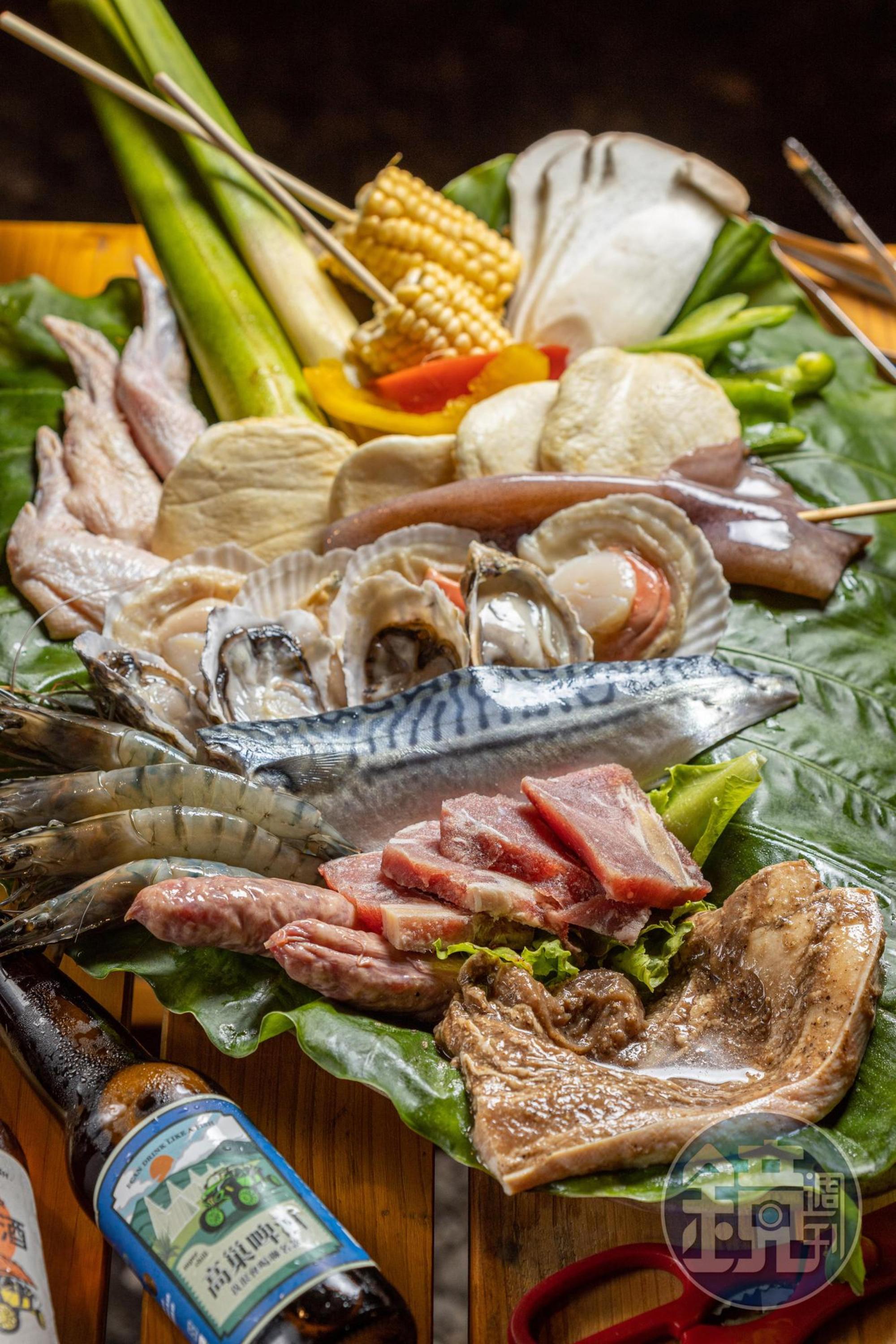 一泊二食專案的晚餐，提供全套澎湃的「海陸BBQ晚餐」。