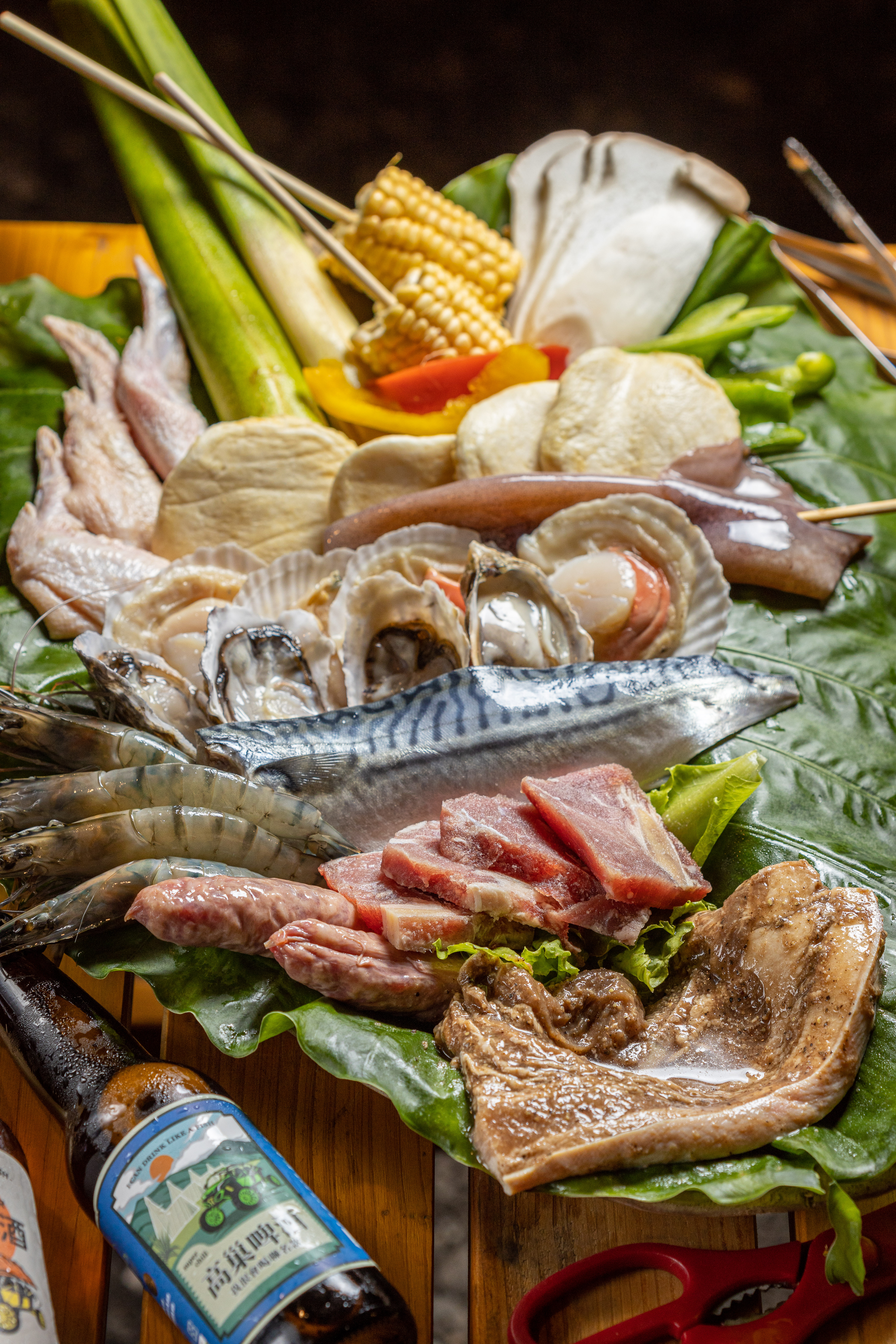 一泊二食專案的晚餐，提供全套澎湃的「海陸BBQ晚餐」。