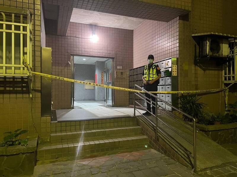 新北市八里區昨天驚傳一起冰箱藏屍案,87歲蔣姓婦人的遺體被對折,並塞在冰箱狹小空間內。(警方提供)